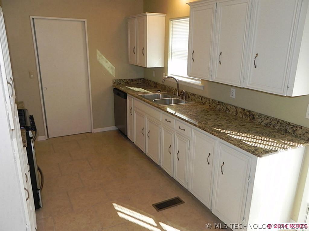 7827 Marilyn Lane Property Photo 5
