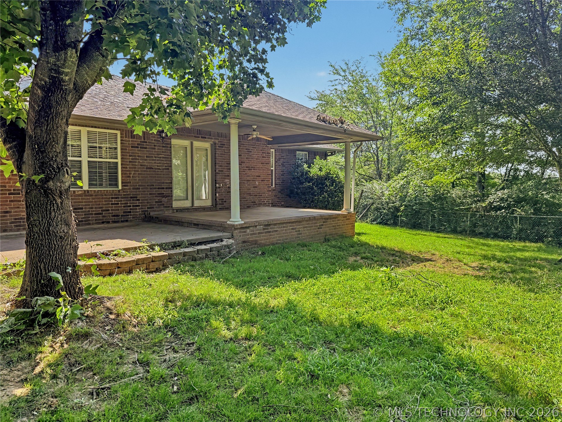 1211 W 1st Street Property Photo 4