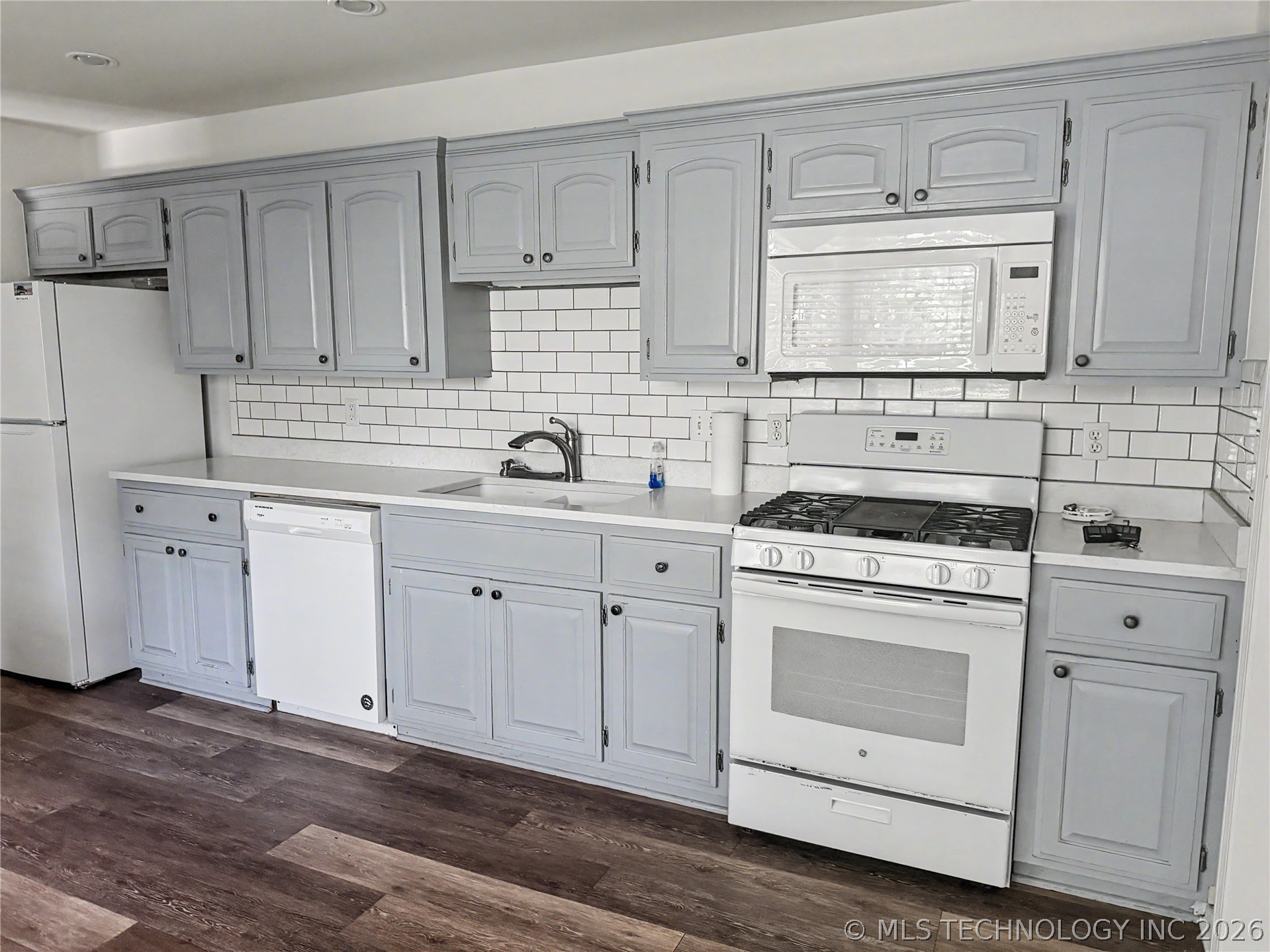 1211 W 1st Street Property Photo 11