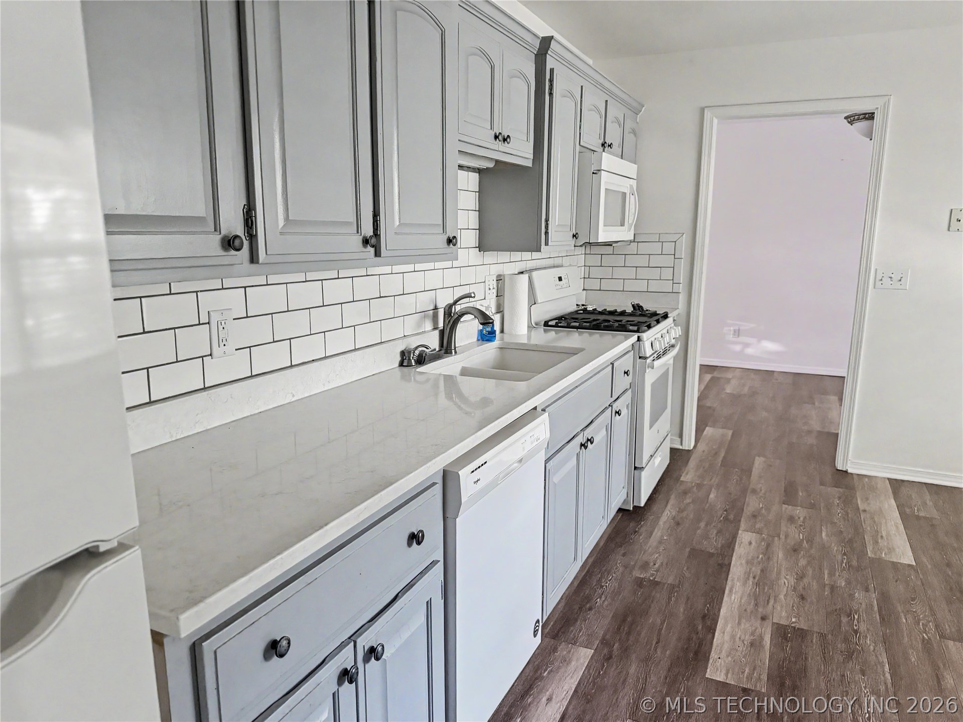 1211 W 1st Street Property Photo 12