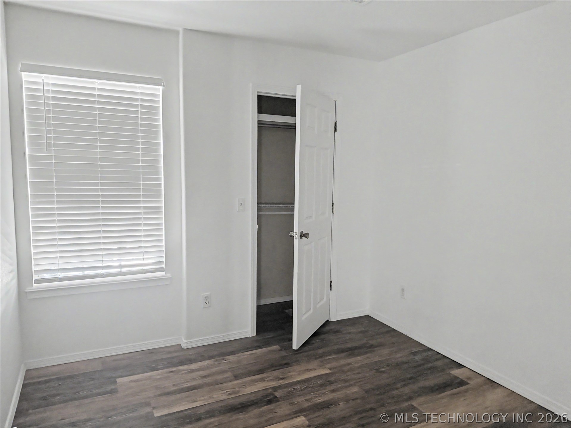 1211 W 1st Street Property Photo 17