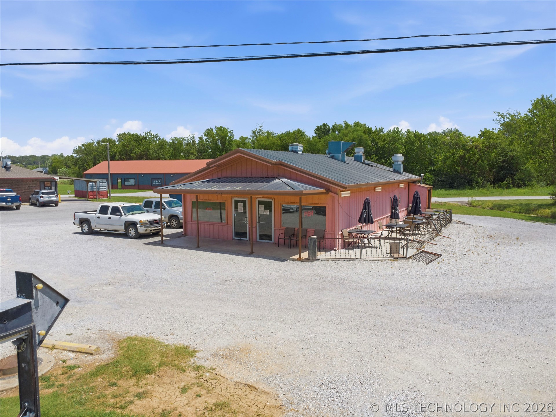 275 N Broadway Avenue Property Photo 1
