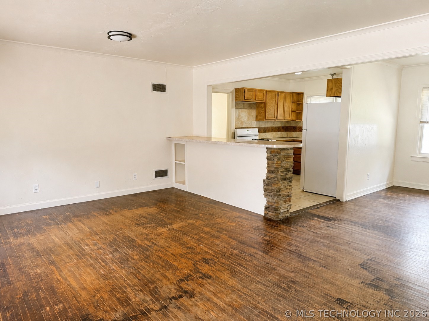 203 Ne C Property Photo 3