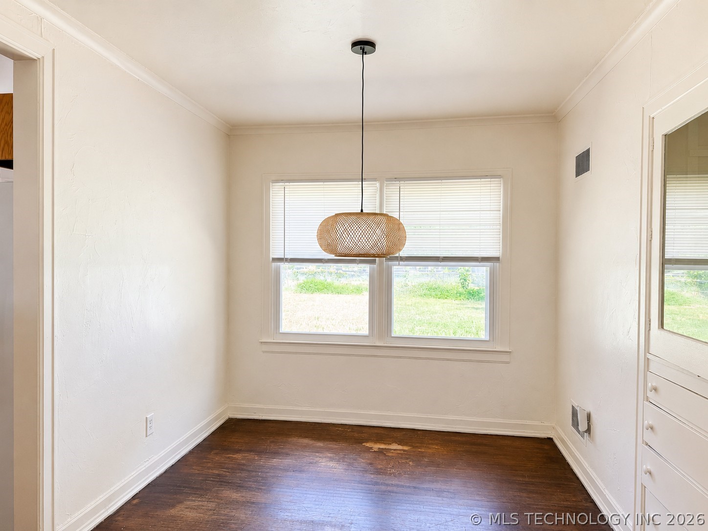 203 Ne C Property Photo 4