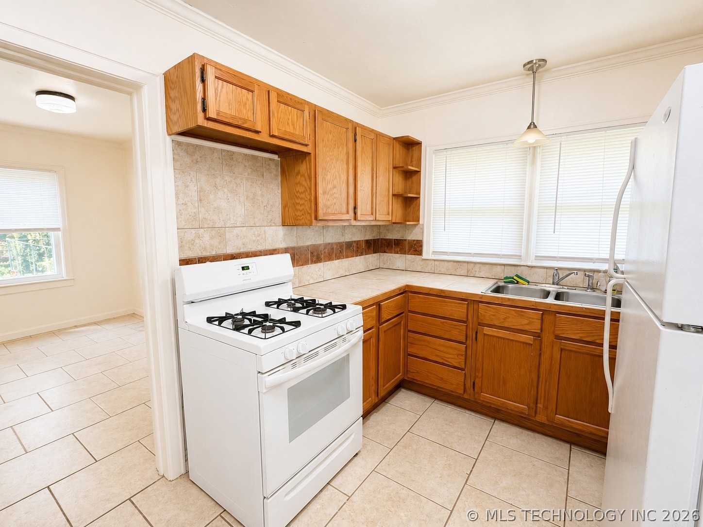 203 Ne C Property Photo 6