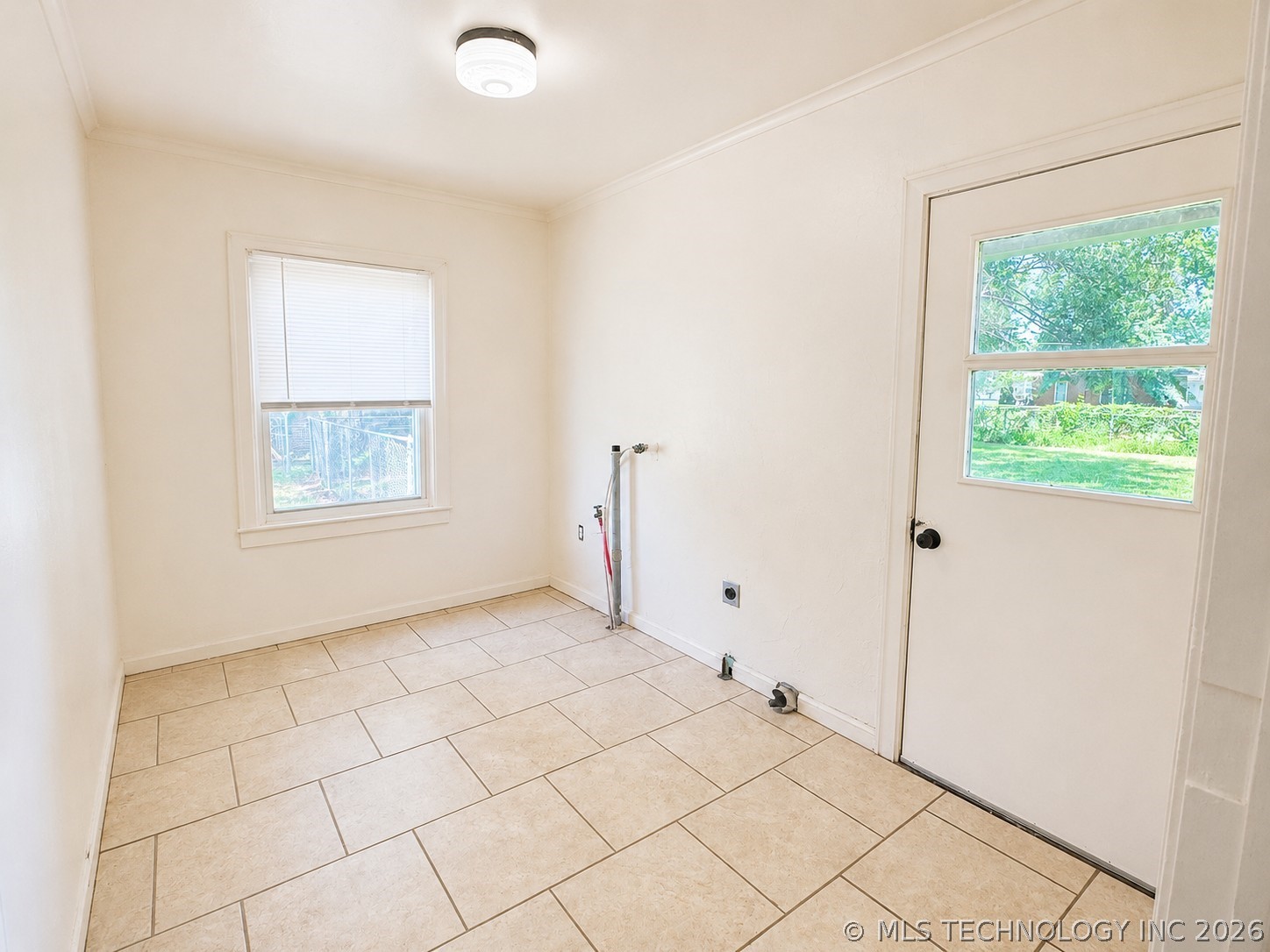 203 Ne C Property Photo 8
