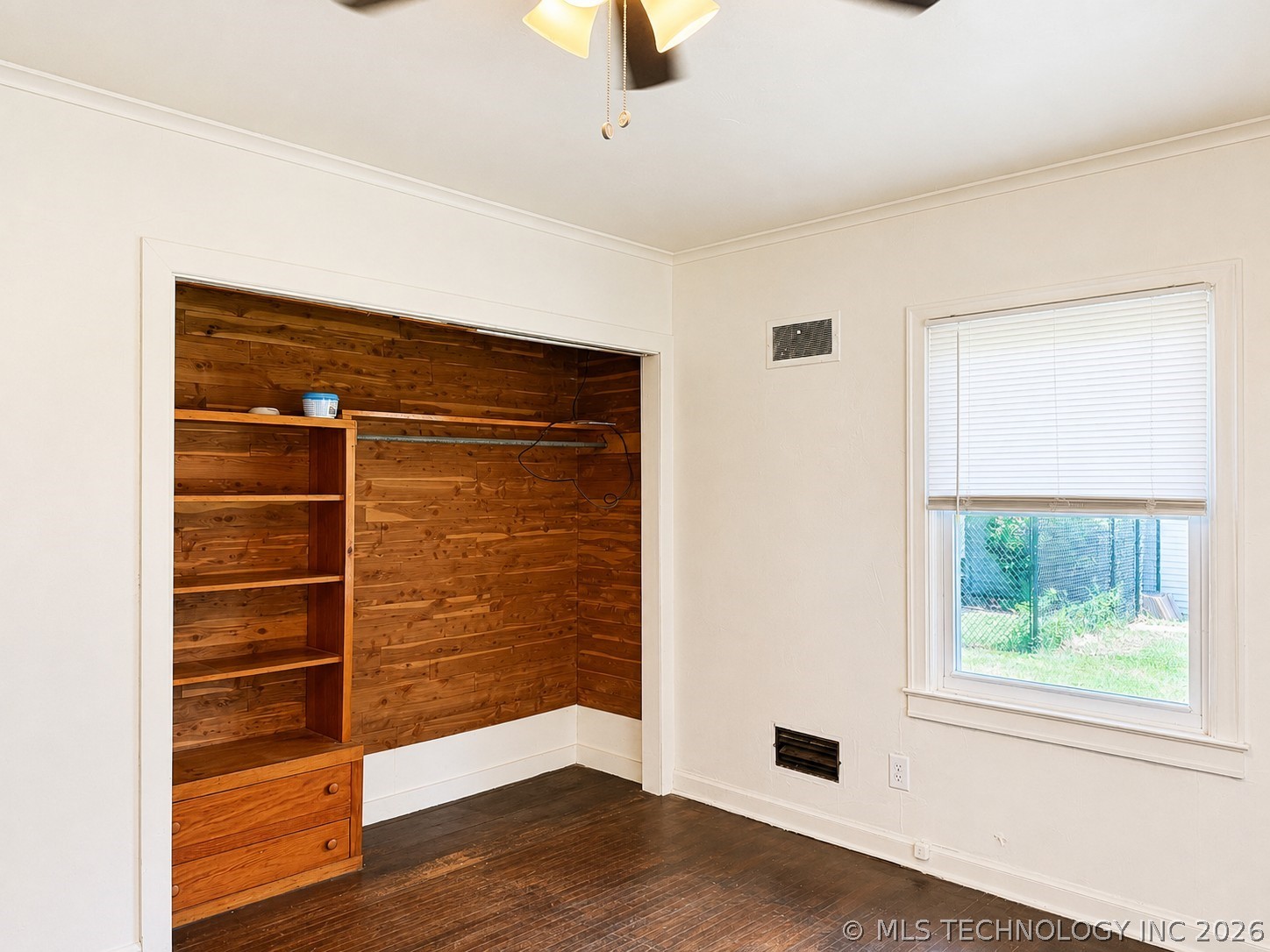 203 Ne C Property Photo 11