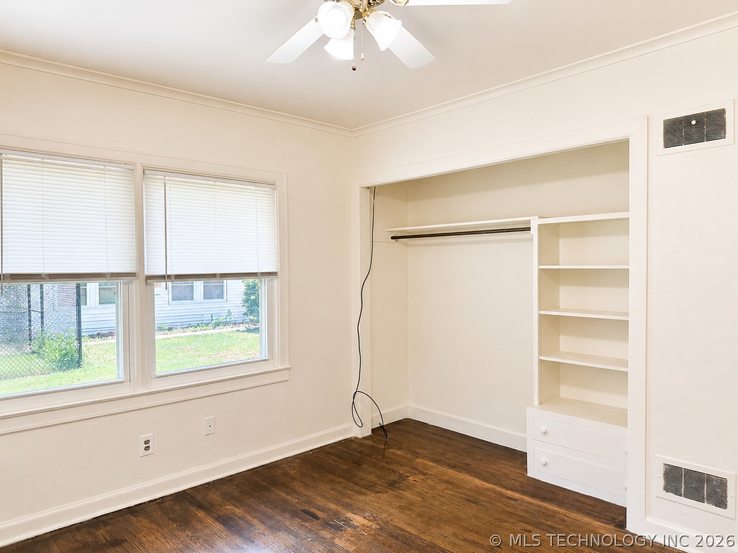 203 Ne C Property Photo 13