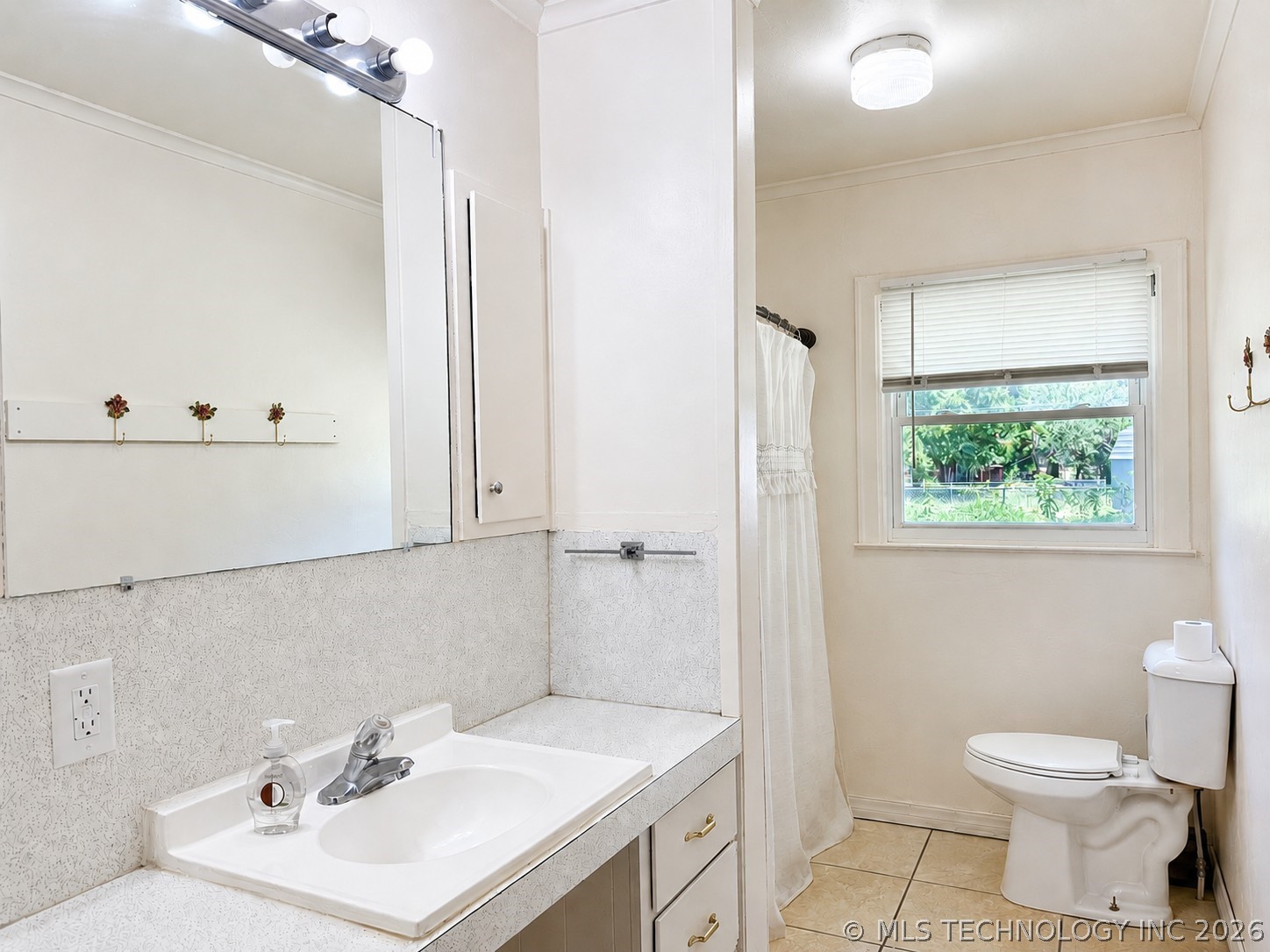 203 Ne C Property Photo 14