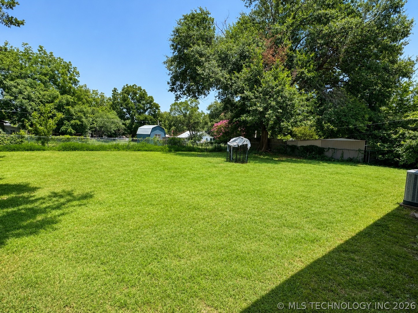 203 Ne C Property Photo 16