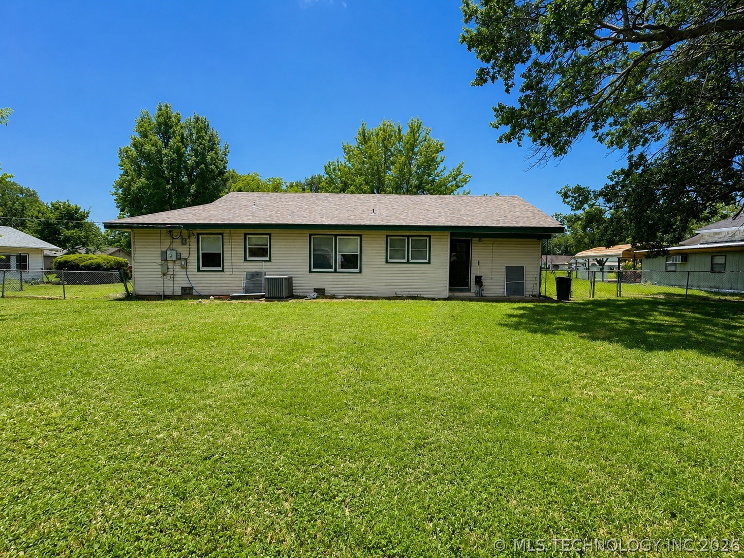 203 Ne C Property Photo 17