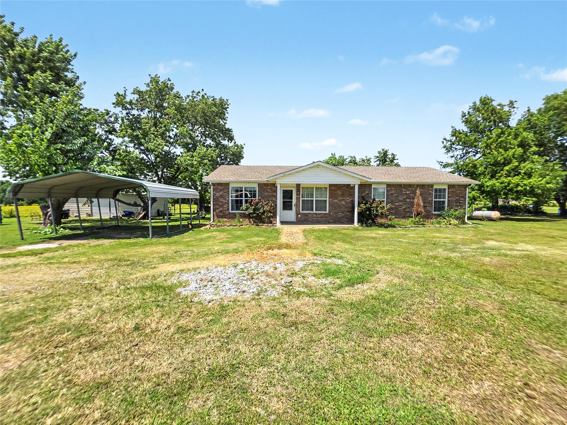 3034 E Davis Field Road Property Photo 1