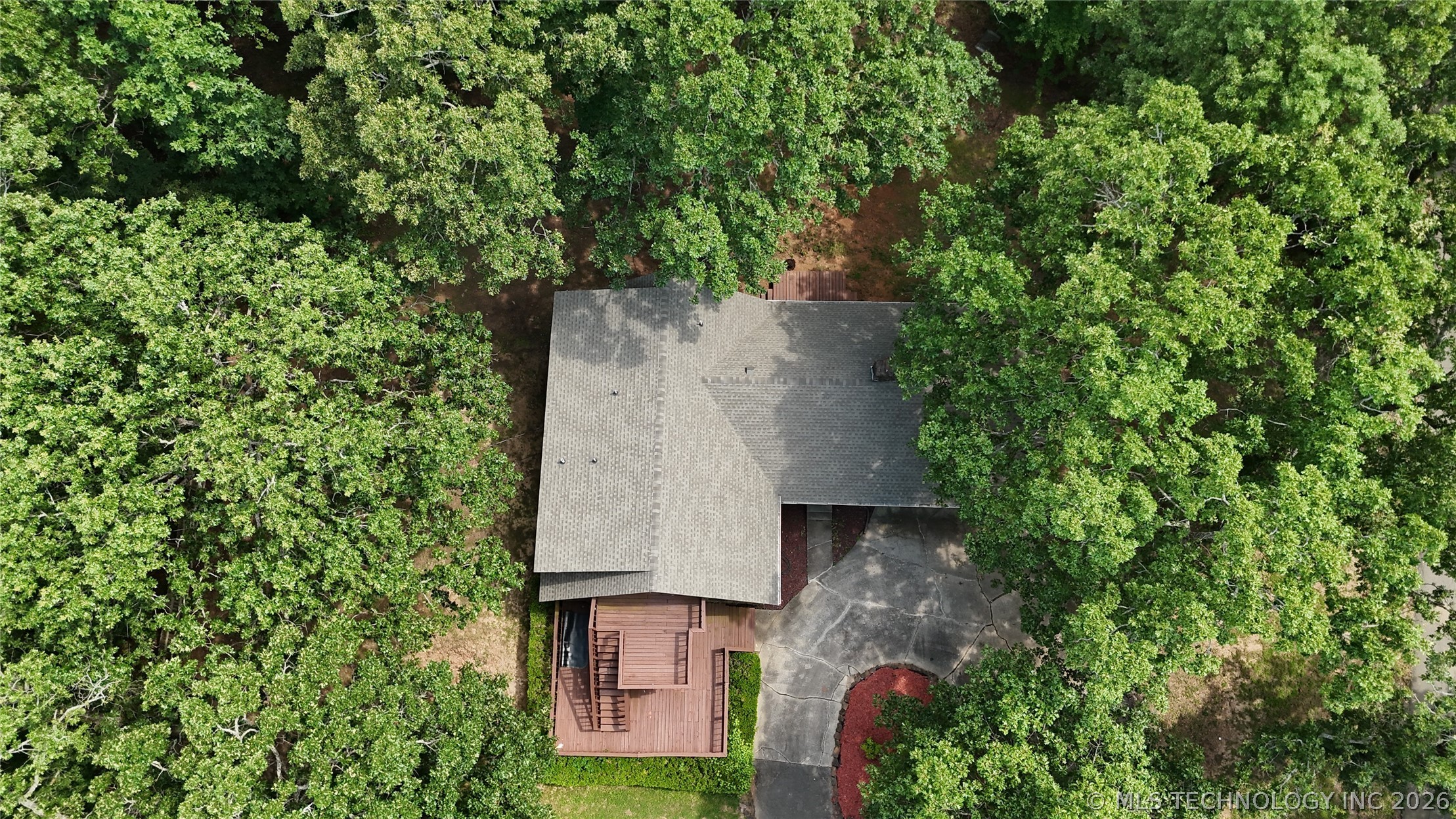 17589 Wedgewood Drive Property Photo 3
