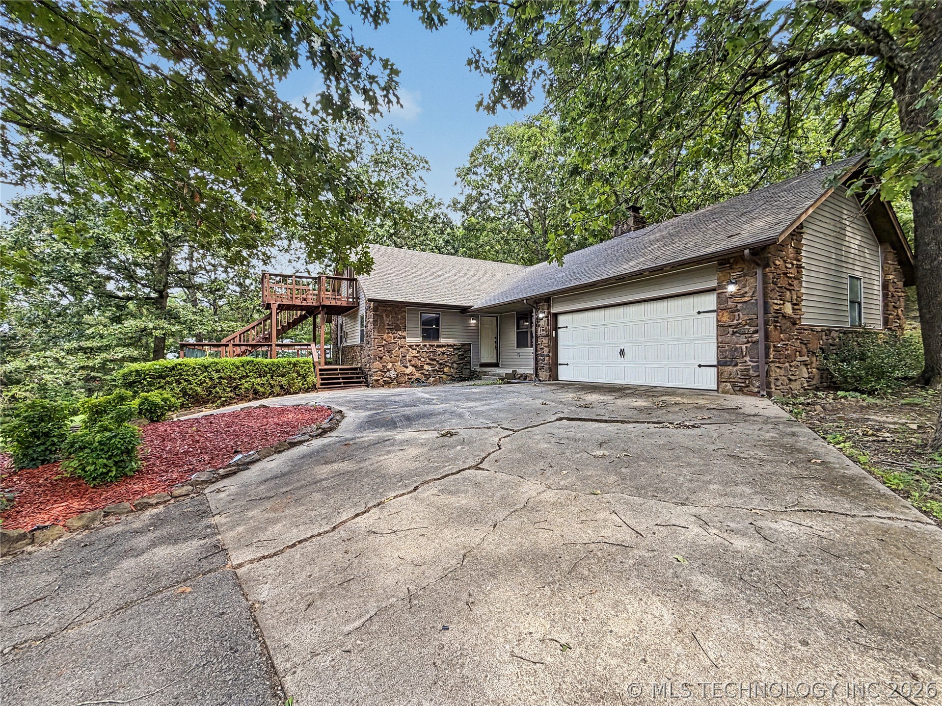 17589 Wedgewood Drive Property Photo 5