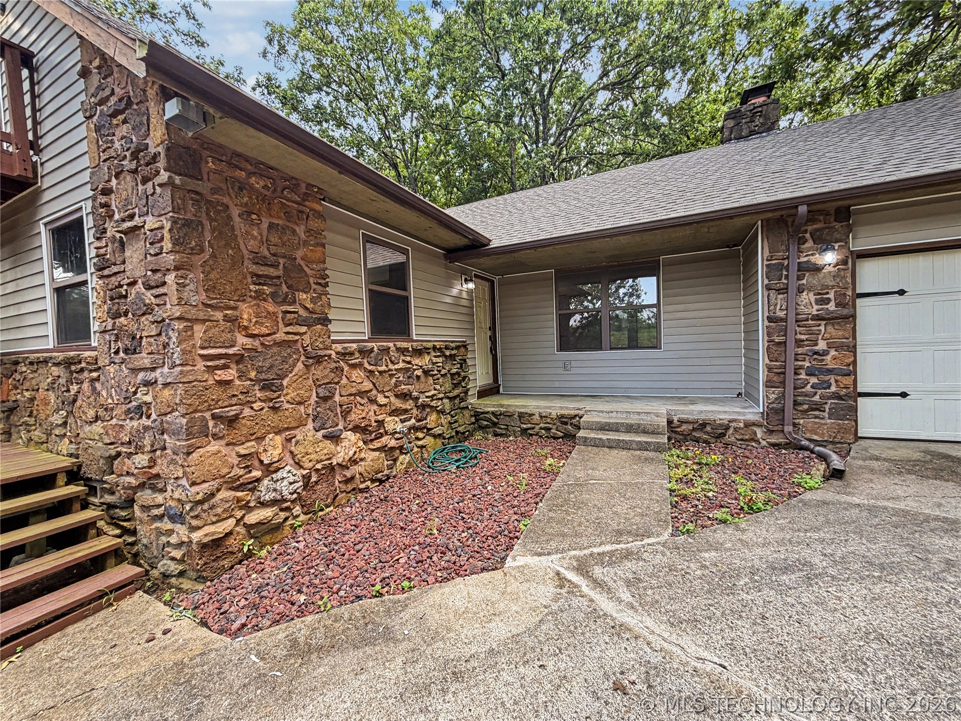 17589 Wedgewood Drive Property Photo 7