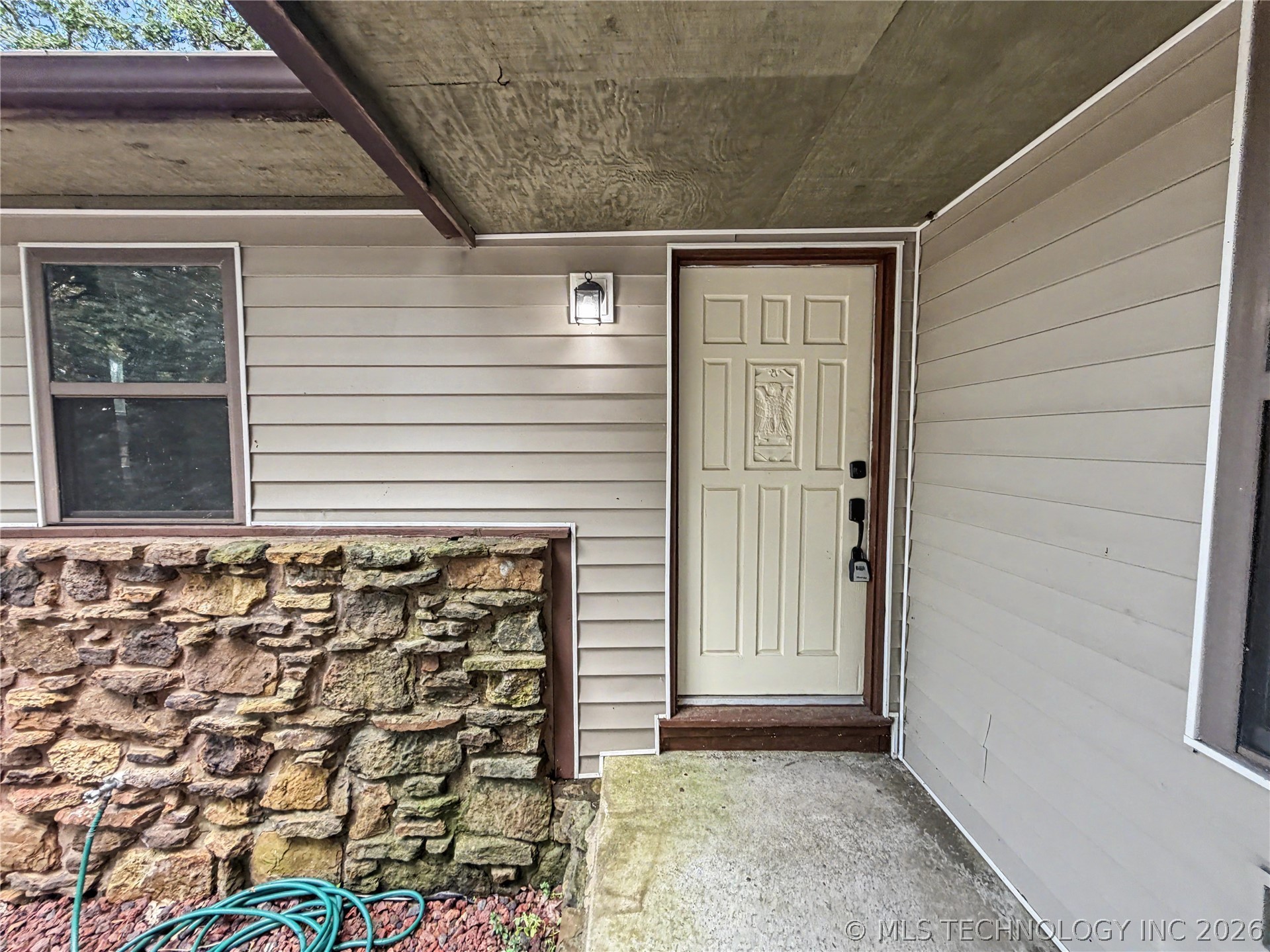17589 Wedgewood Drive Property Photo 8
