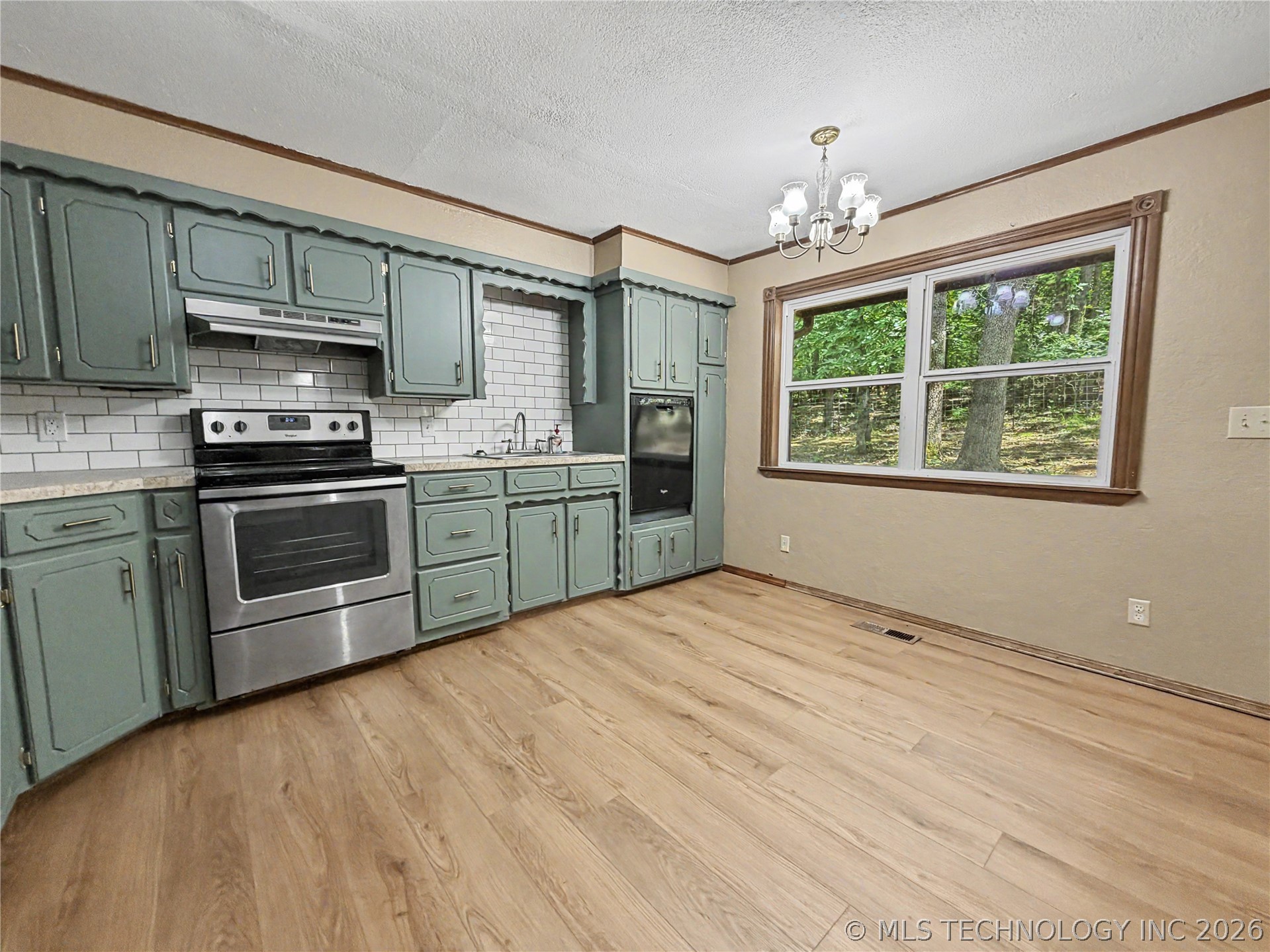17589 Wedgewood Drive Property Photo 27