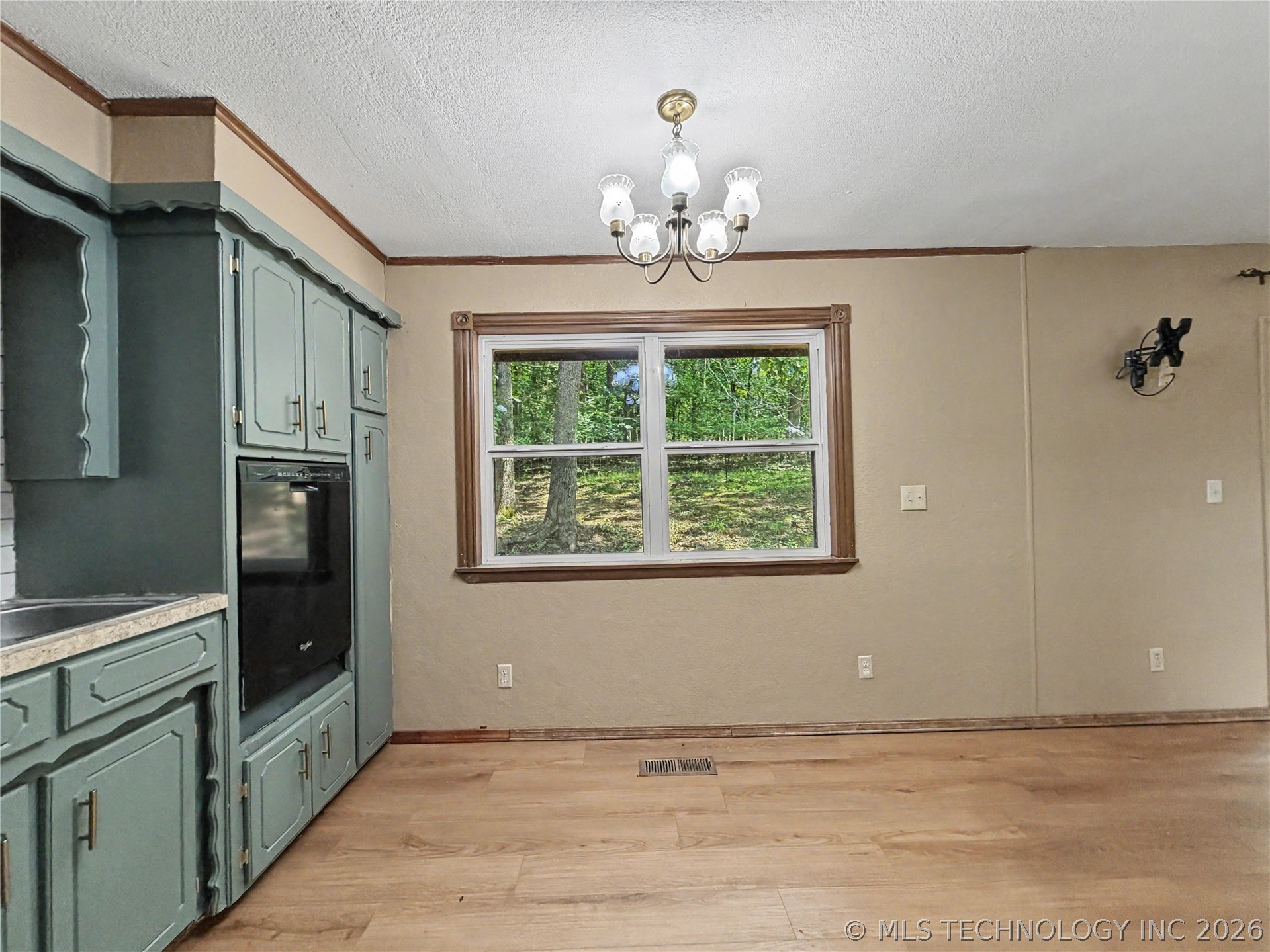 17589 Wedgewood Drive Property Photo 32