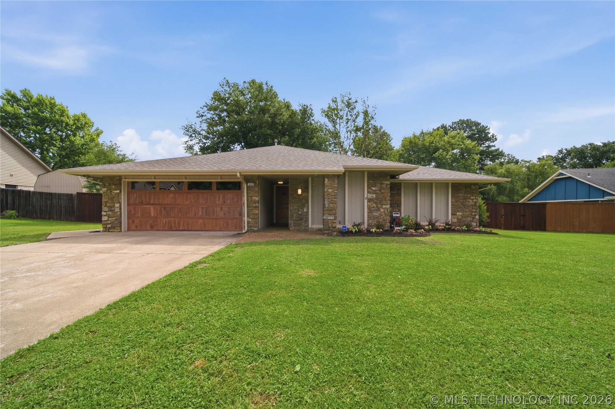 6609 S Redbud Avenue Property Photo 4