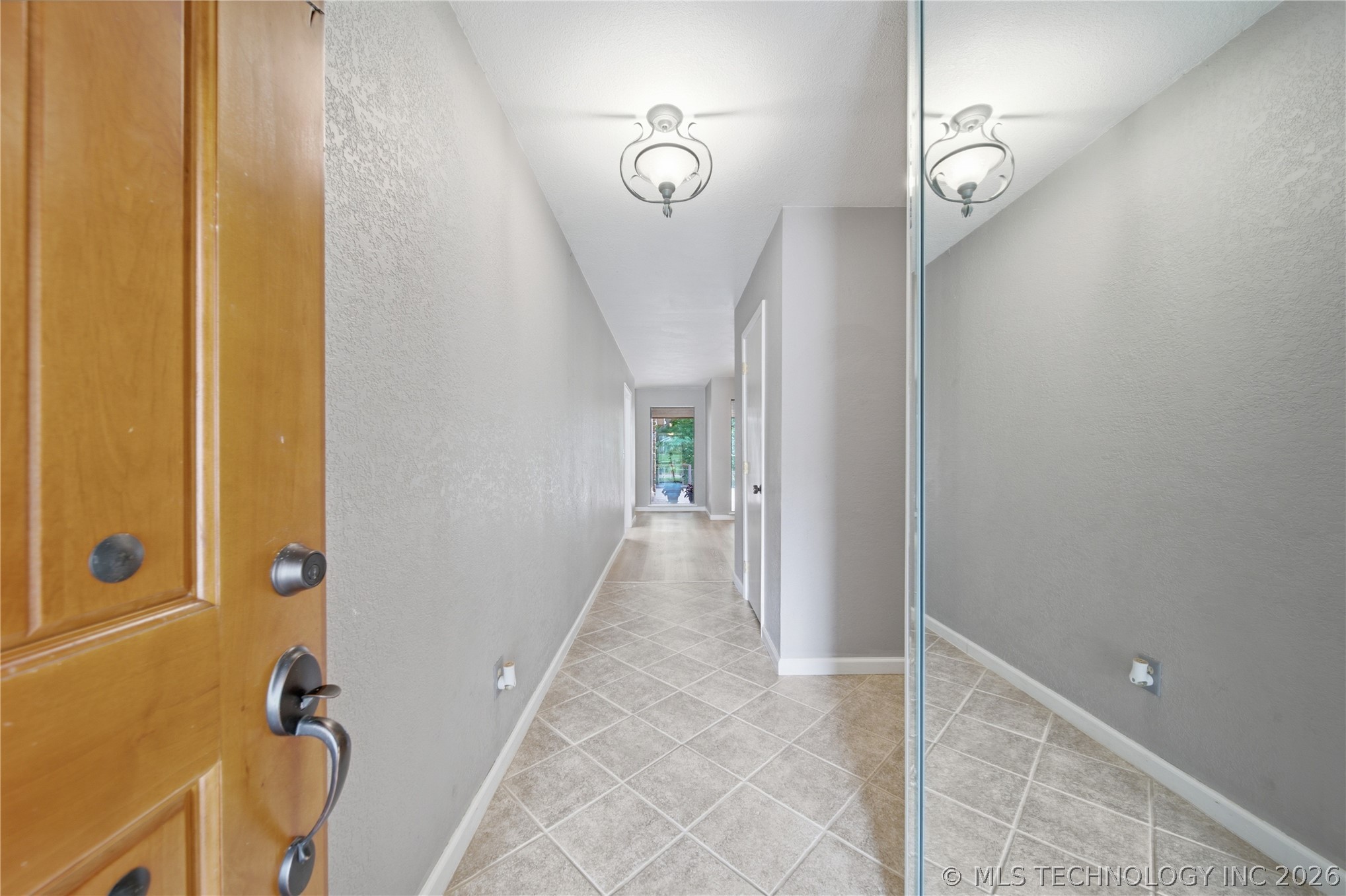 6609 S Redbud Avenue Property Photo 8