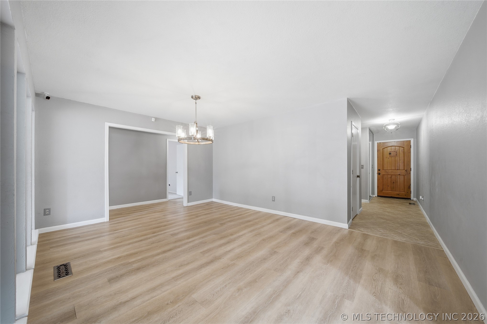 6609 S Redbud Avenue Property Photo 10