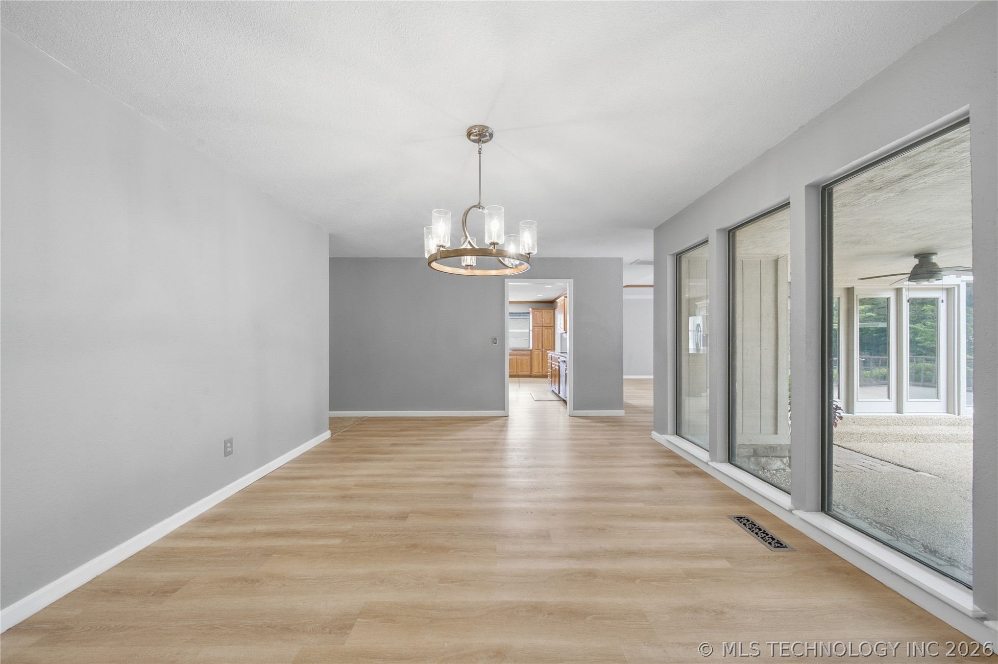 6609 S Redbud Avenue Property Photo 11
