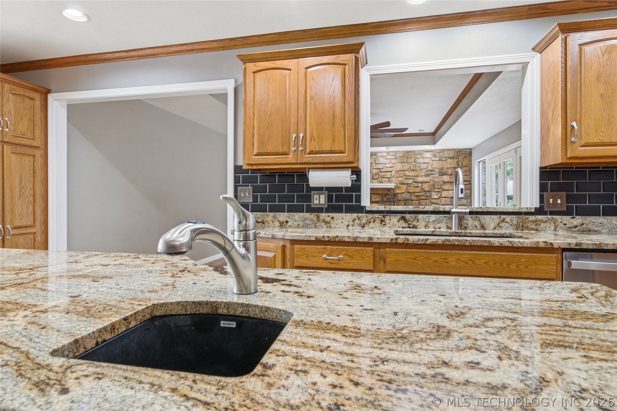 6609 S Redbud Avenue Property Photo 15