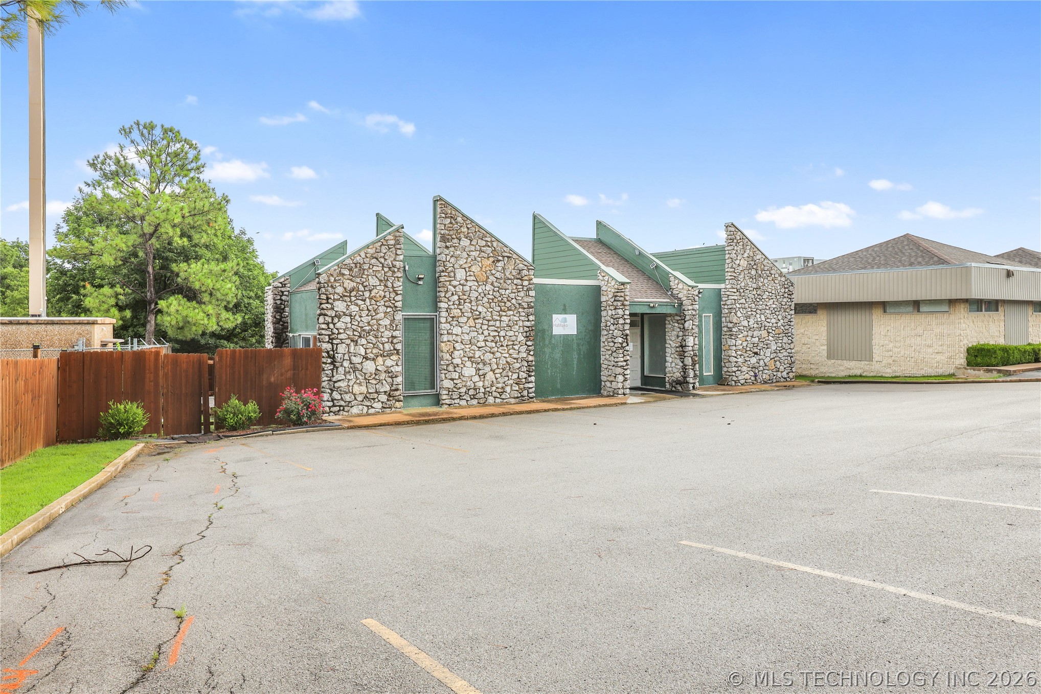 7935 E 57th Street Property Photo 17