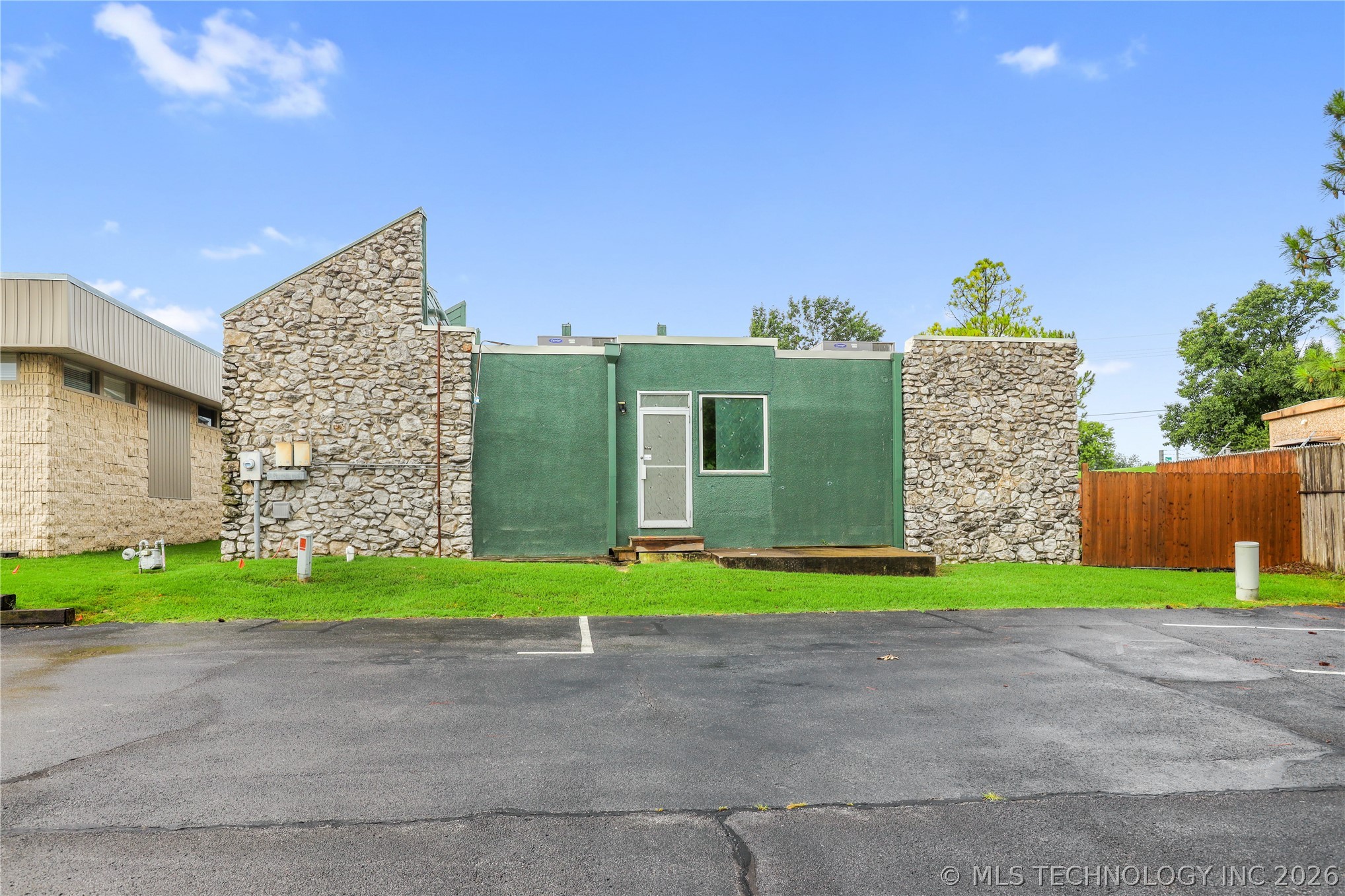 7935 E 57th Street Property Photo 18