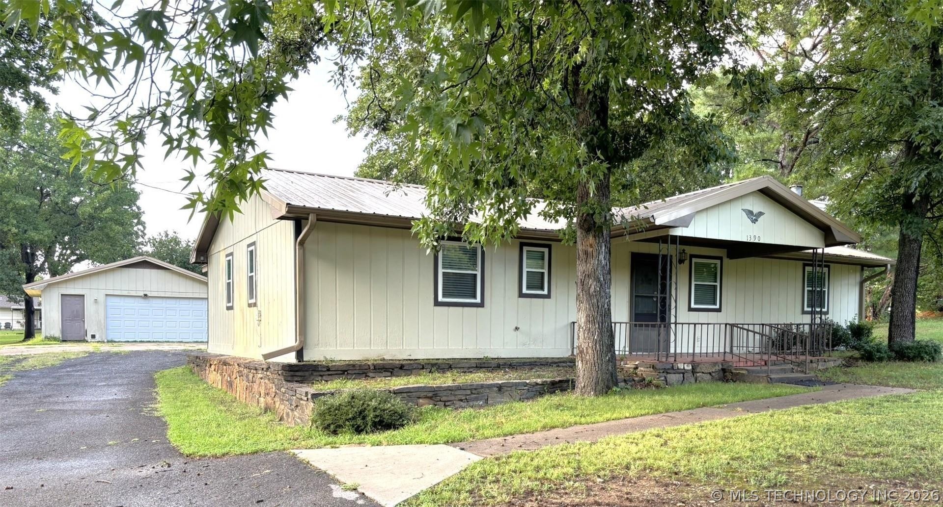 415641 E 1094 Property Photo 1