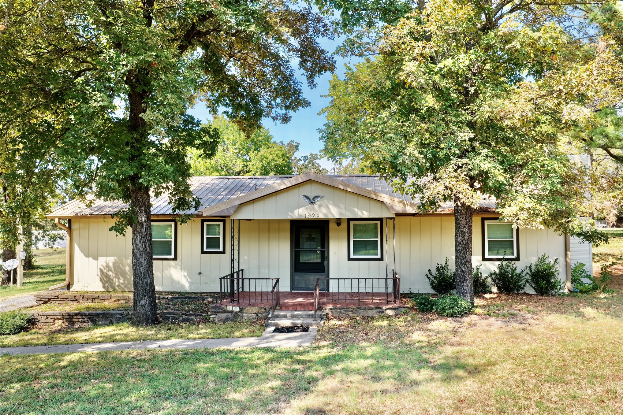 415641 E 1094 Property Photo 1