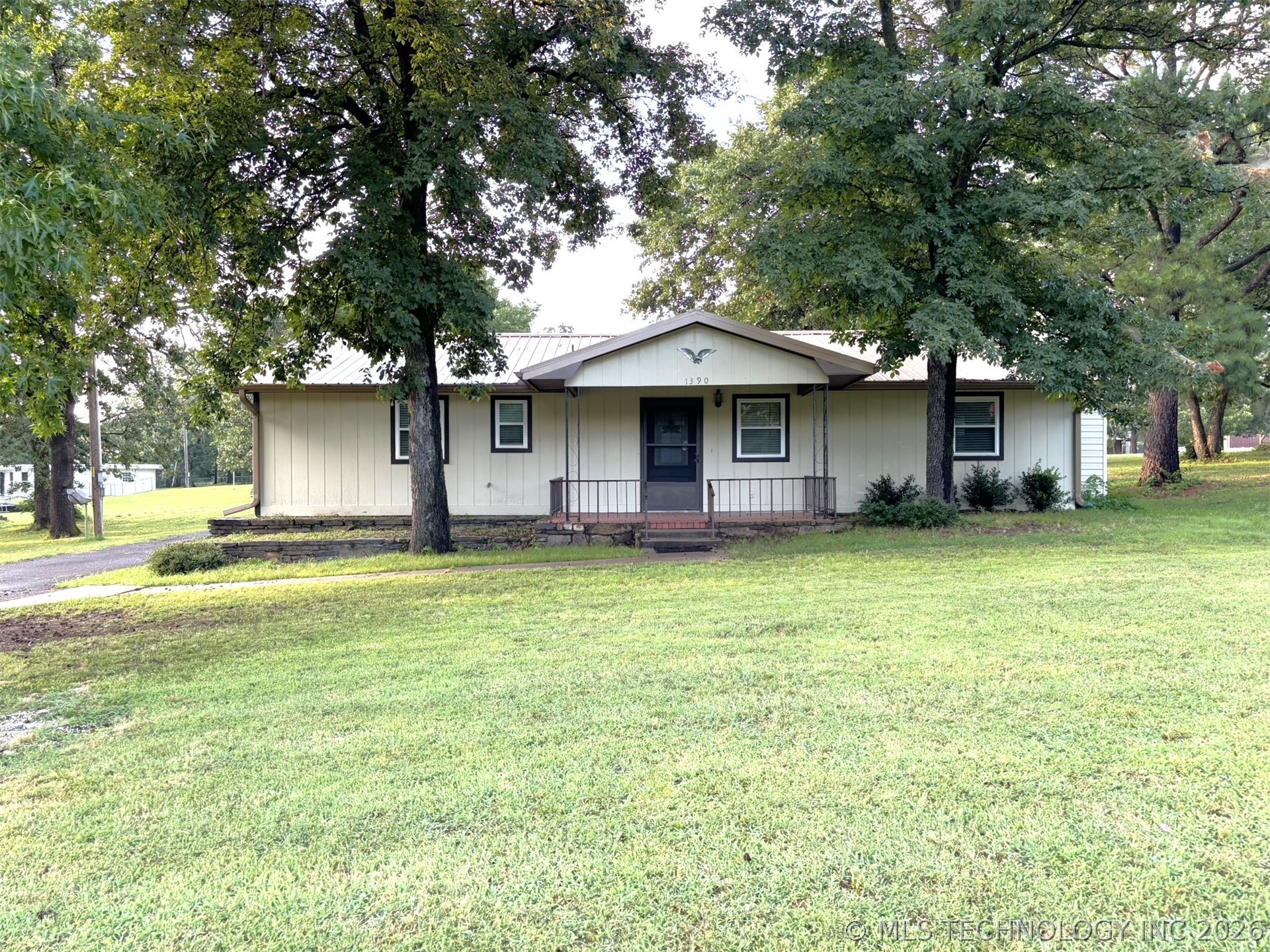 415641 E 1094 Property Photo 2