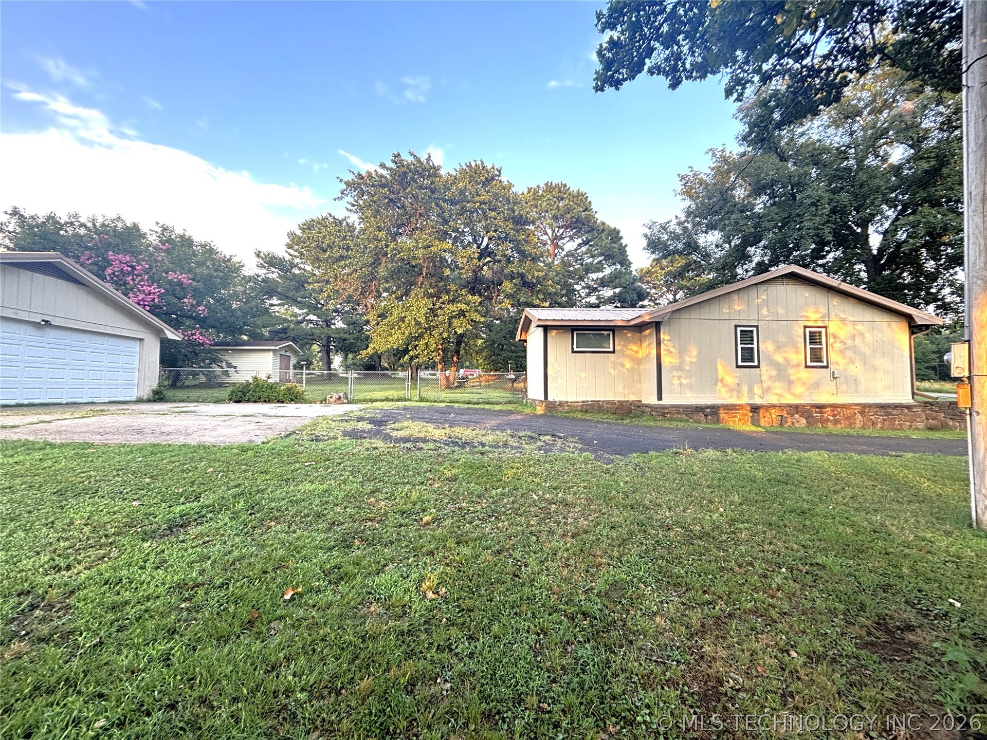 415641 E 1094 Property Photo 3