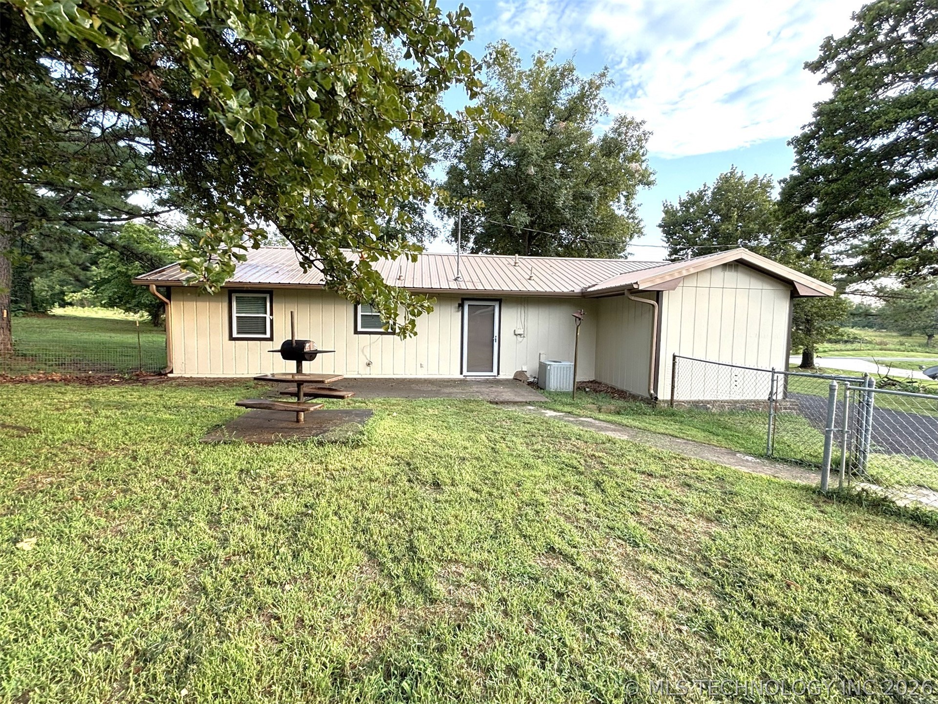 415641 E 1094 Property Photo 5