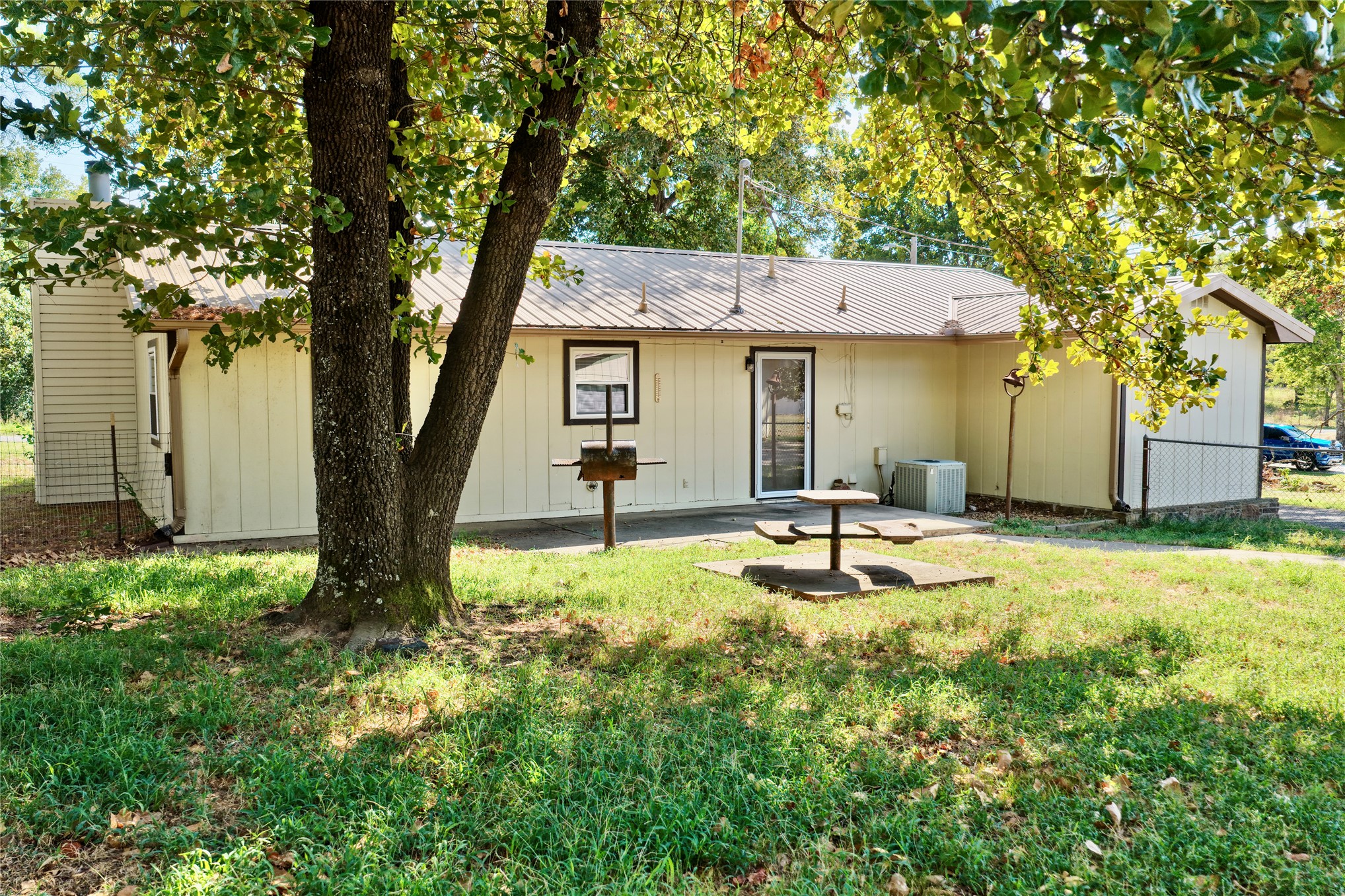 415641 E 1094 Property Photo 5