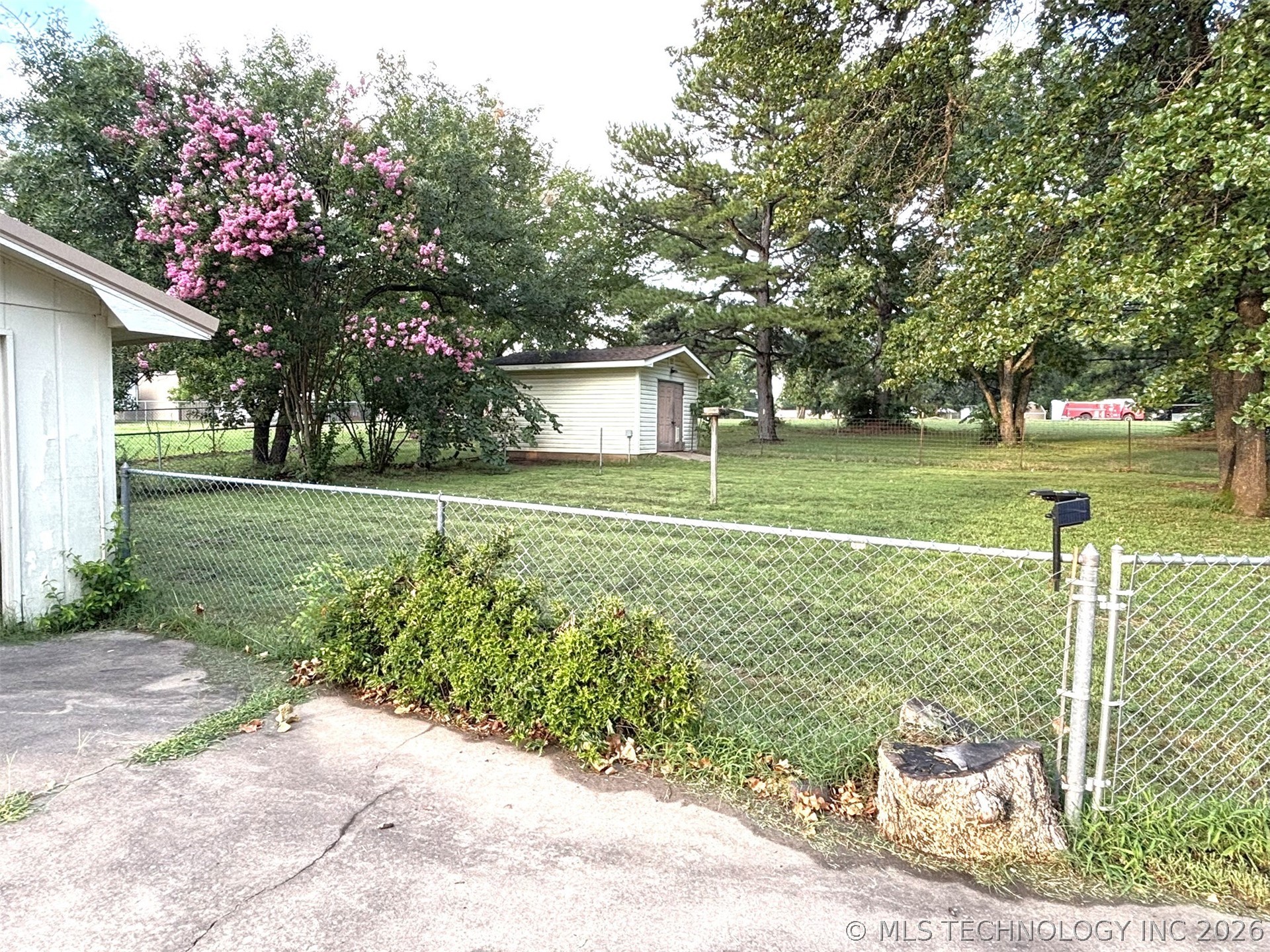 415641 E 1094 Property Photo 10