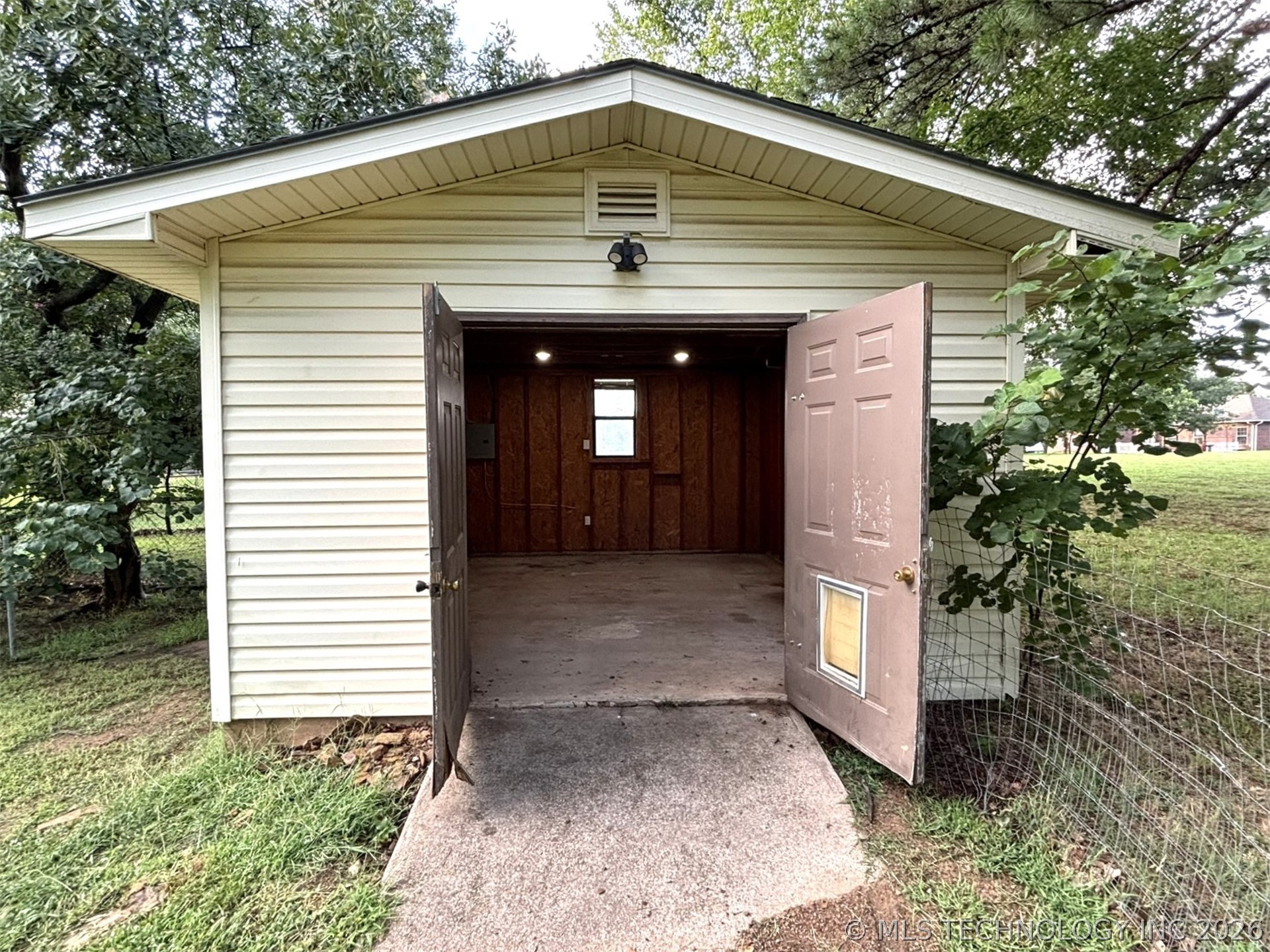 415641 E 1094 Property Photo 11