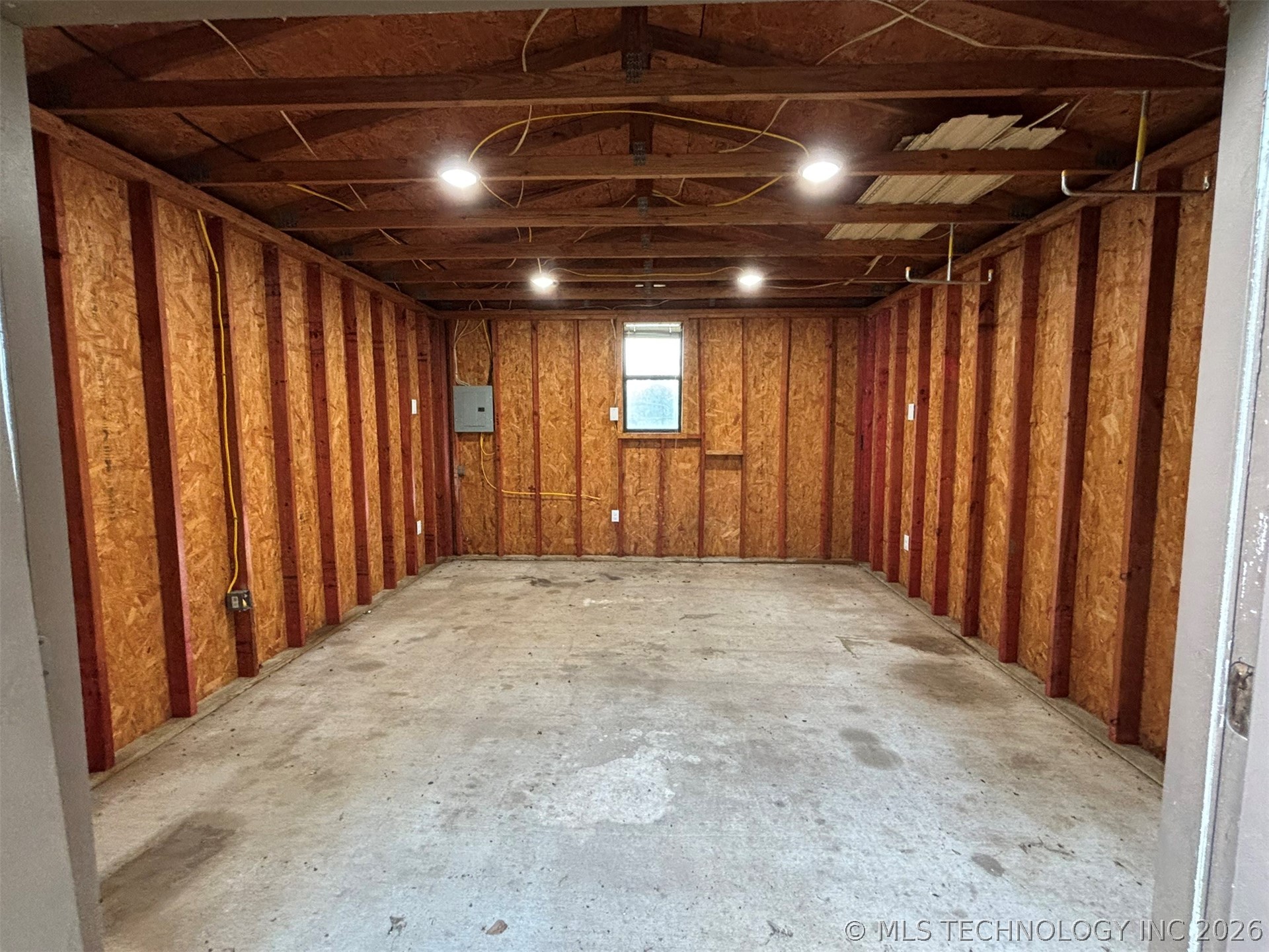 415641 E 1094 Property Photo 12