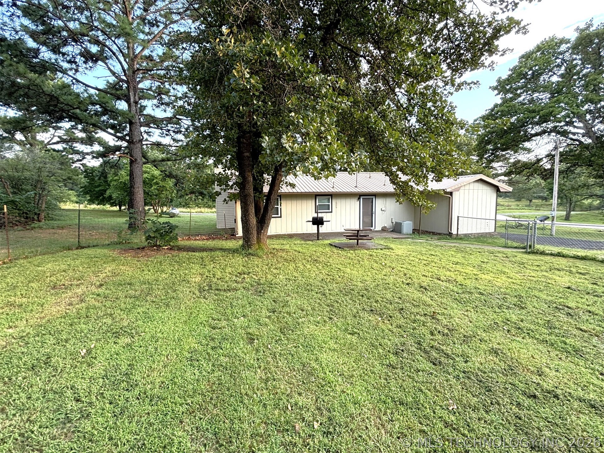 415641 E 1094 Property Photo 13