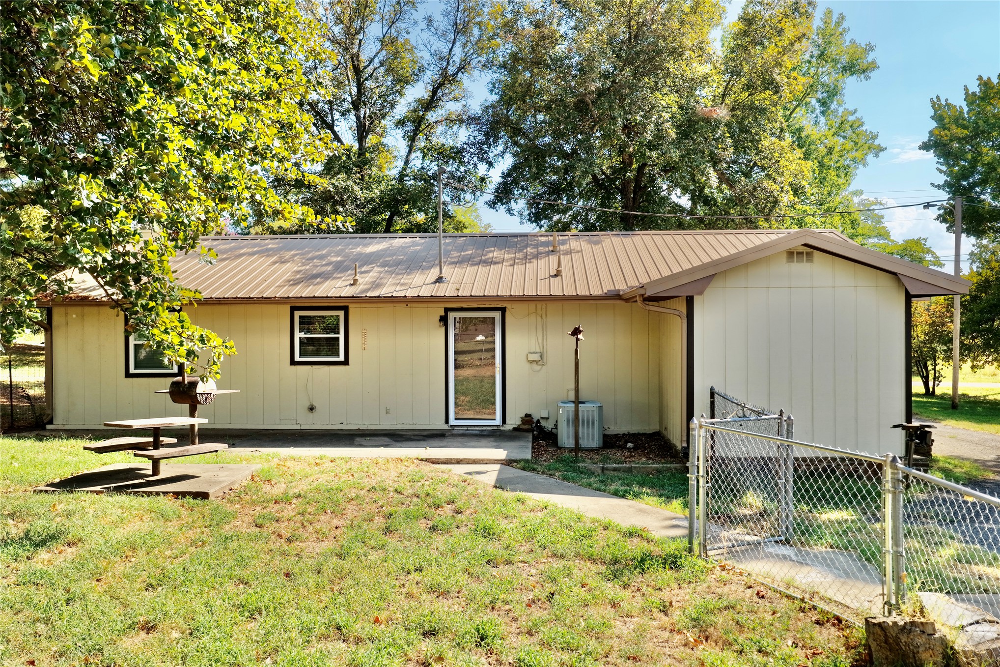 415641 E 1094 Property Photo 13