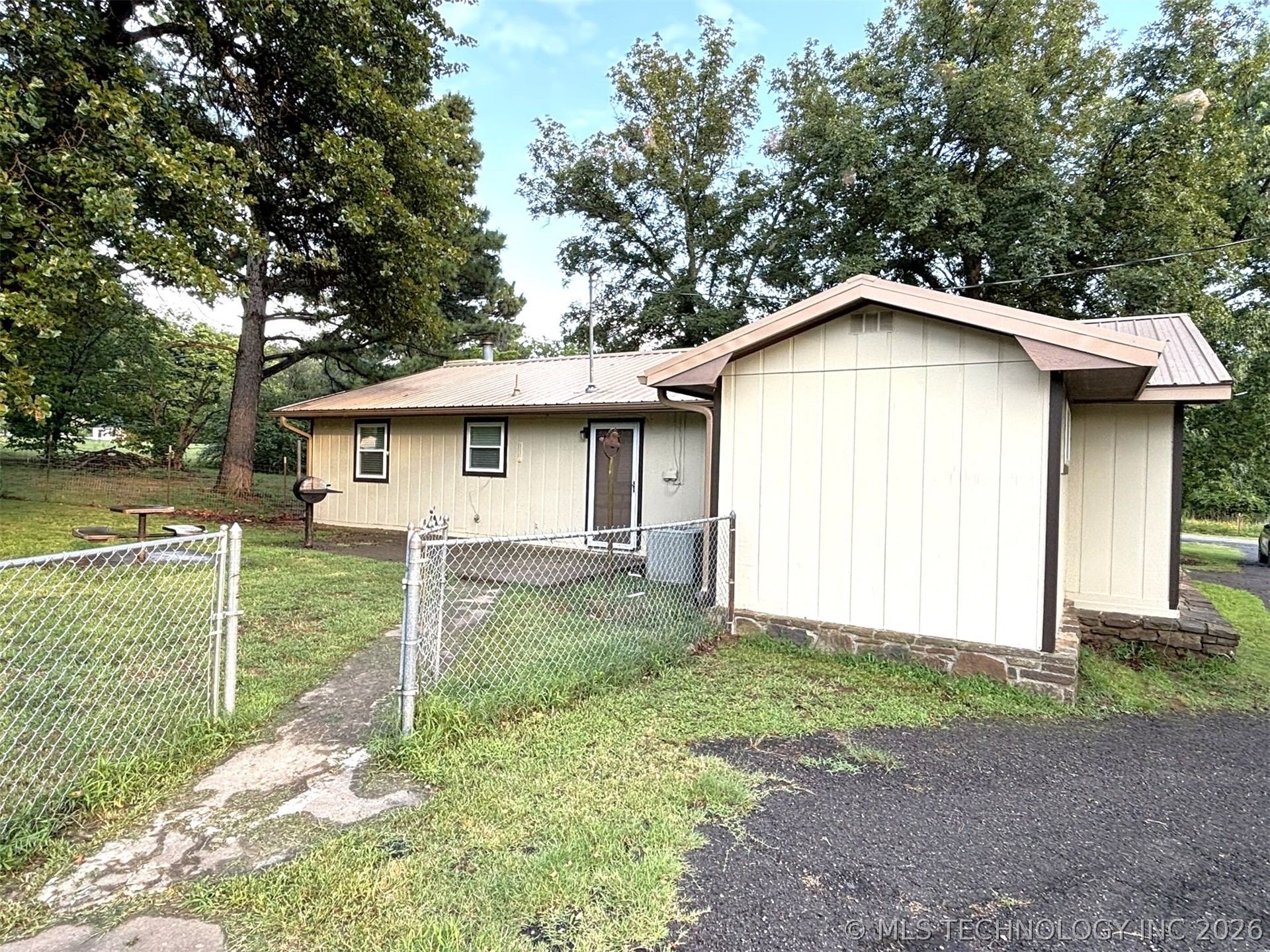 415641 E 1094 Property Photo 14