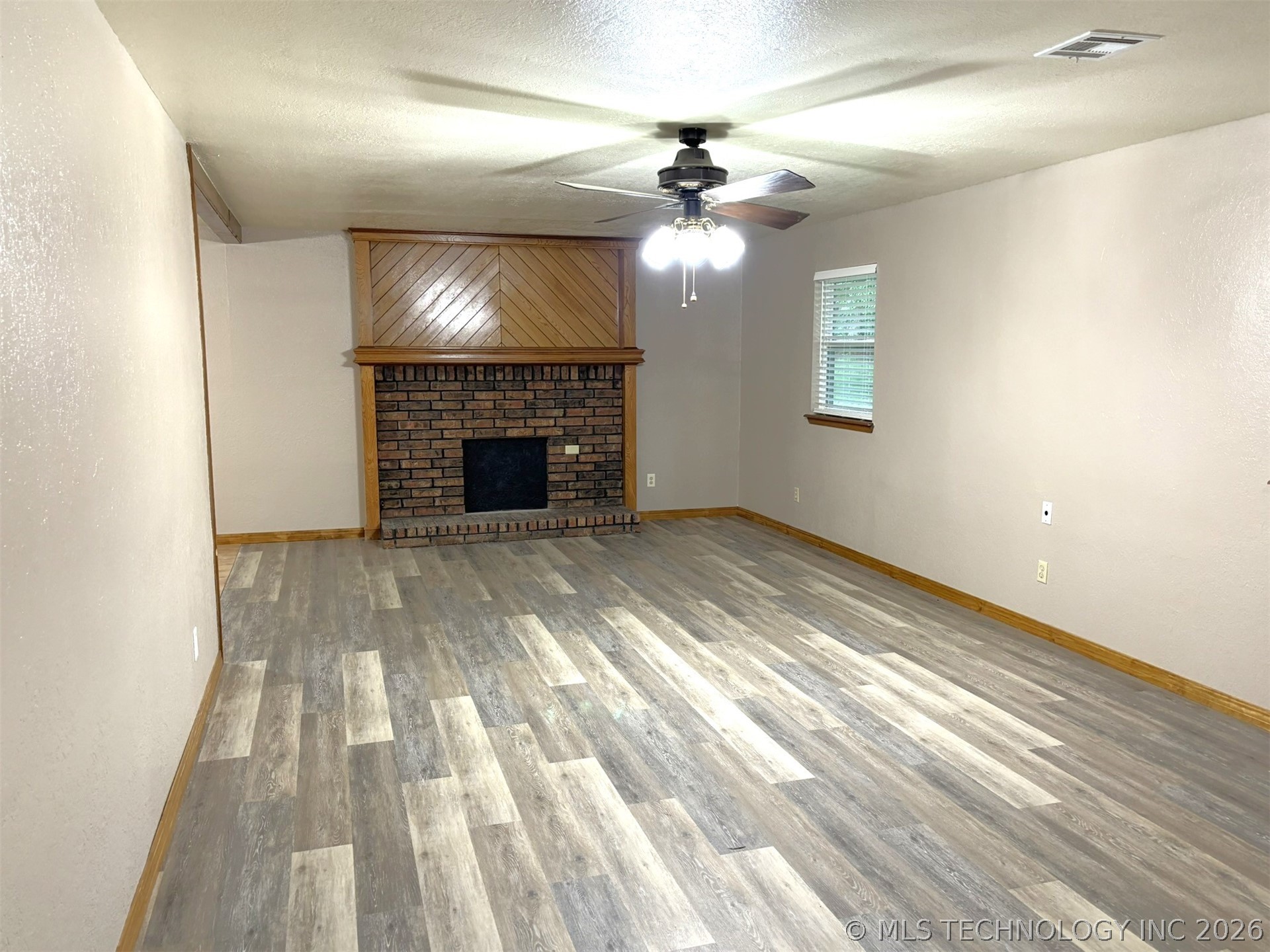 415641 E 1094 Property Photo 16