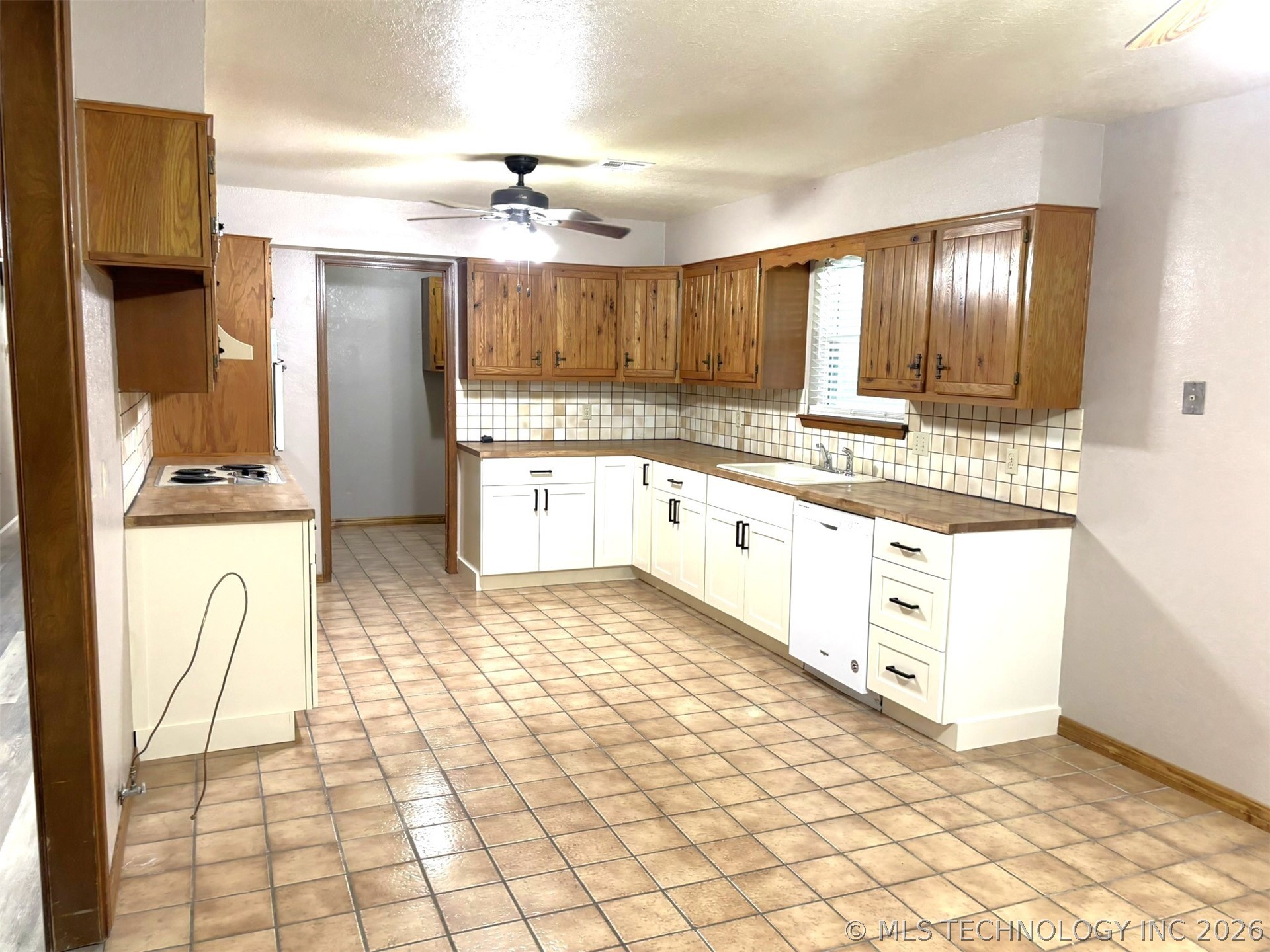 415641 E 1094 Property Photo 19