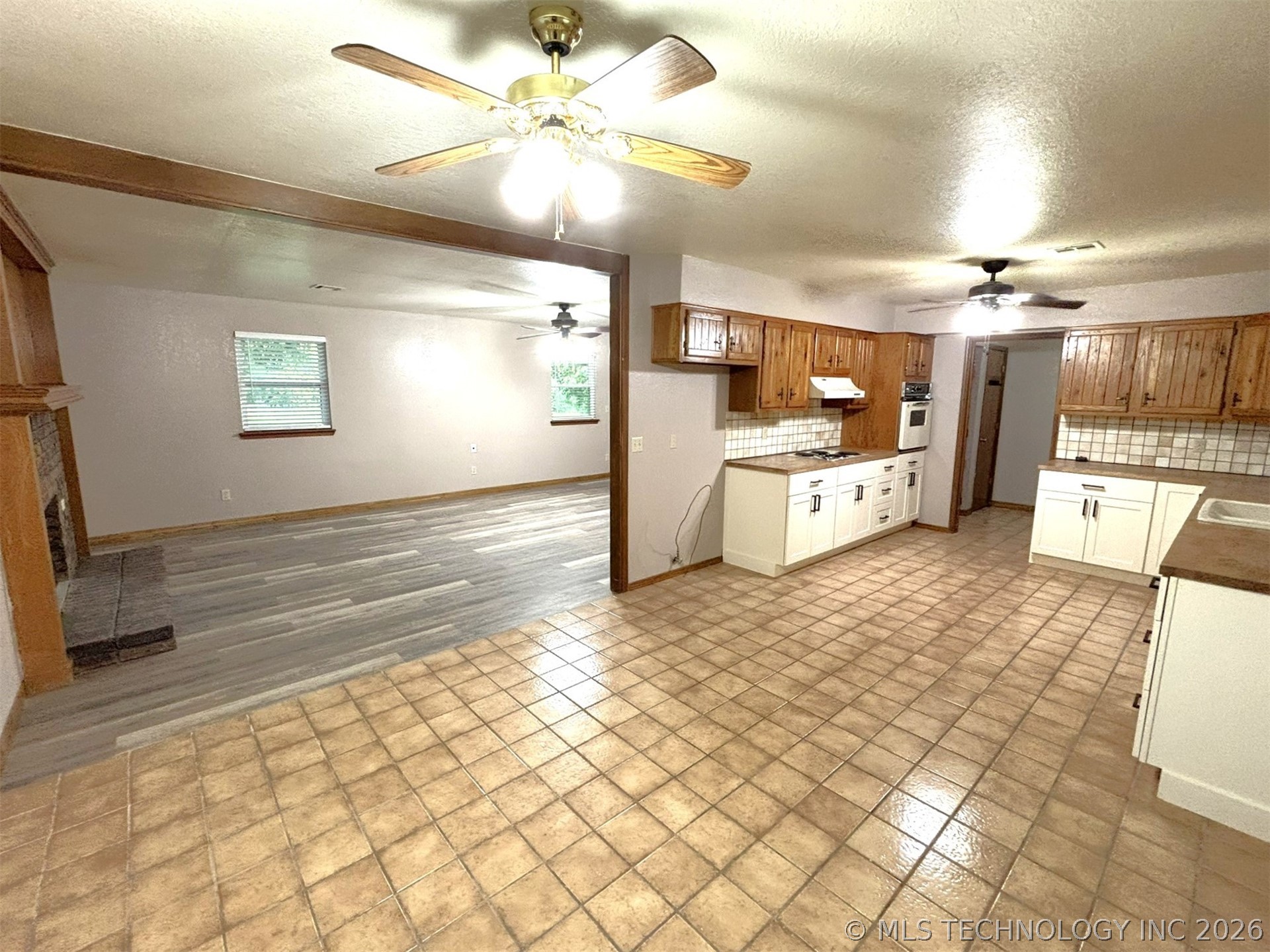 415641 E 1094 Property Photo 20