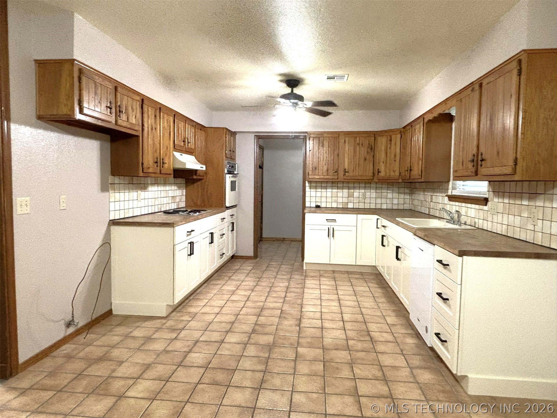 415641 E 1094 Property Photo 21