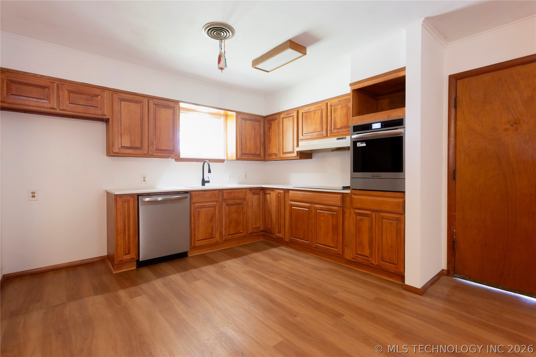 1715 Louise Drive Property Photo 4
