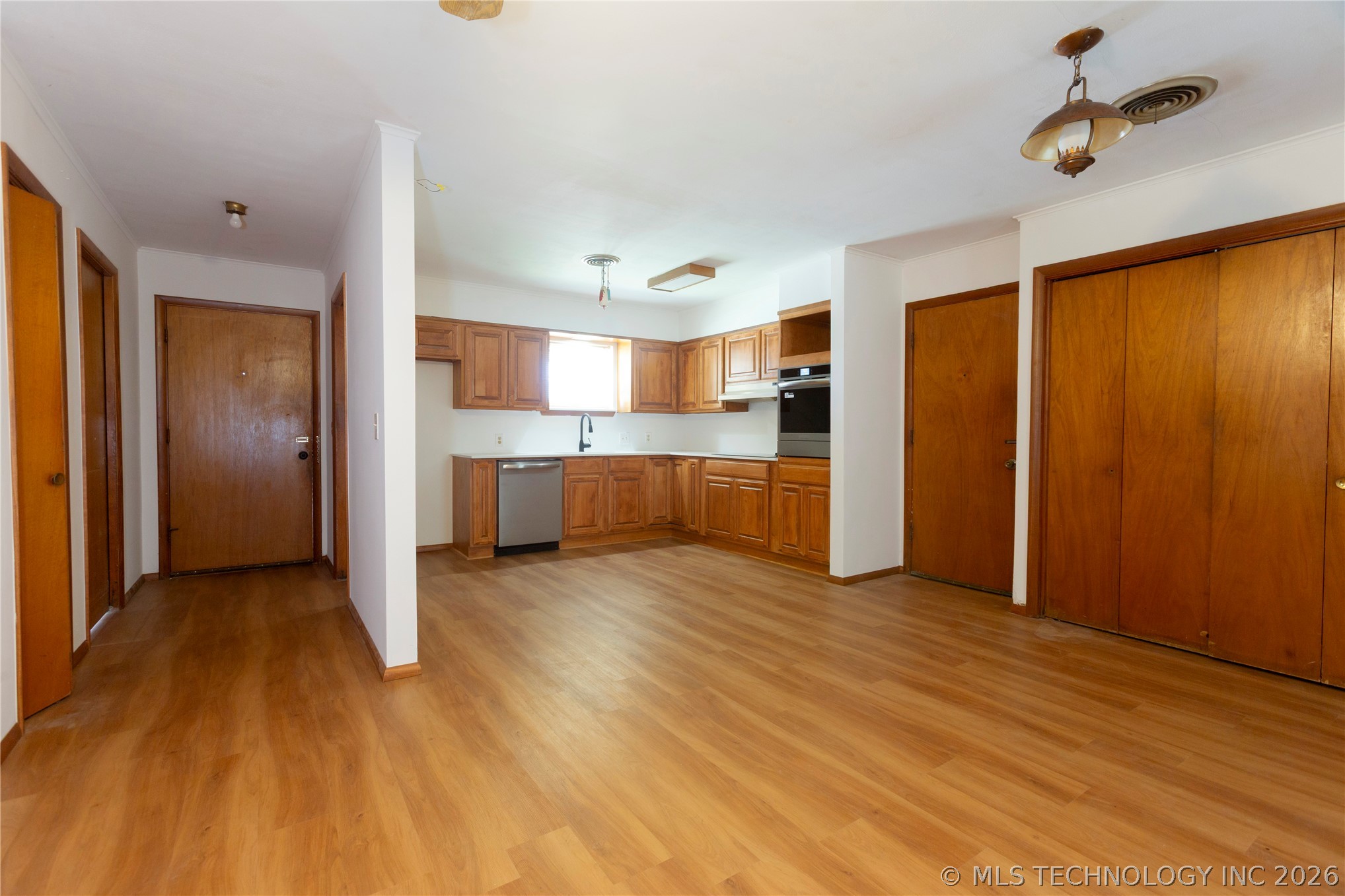 1715 Louise Drive Property Photo 6