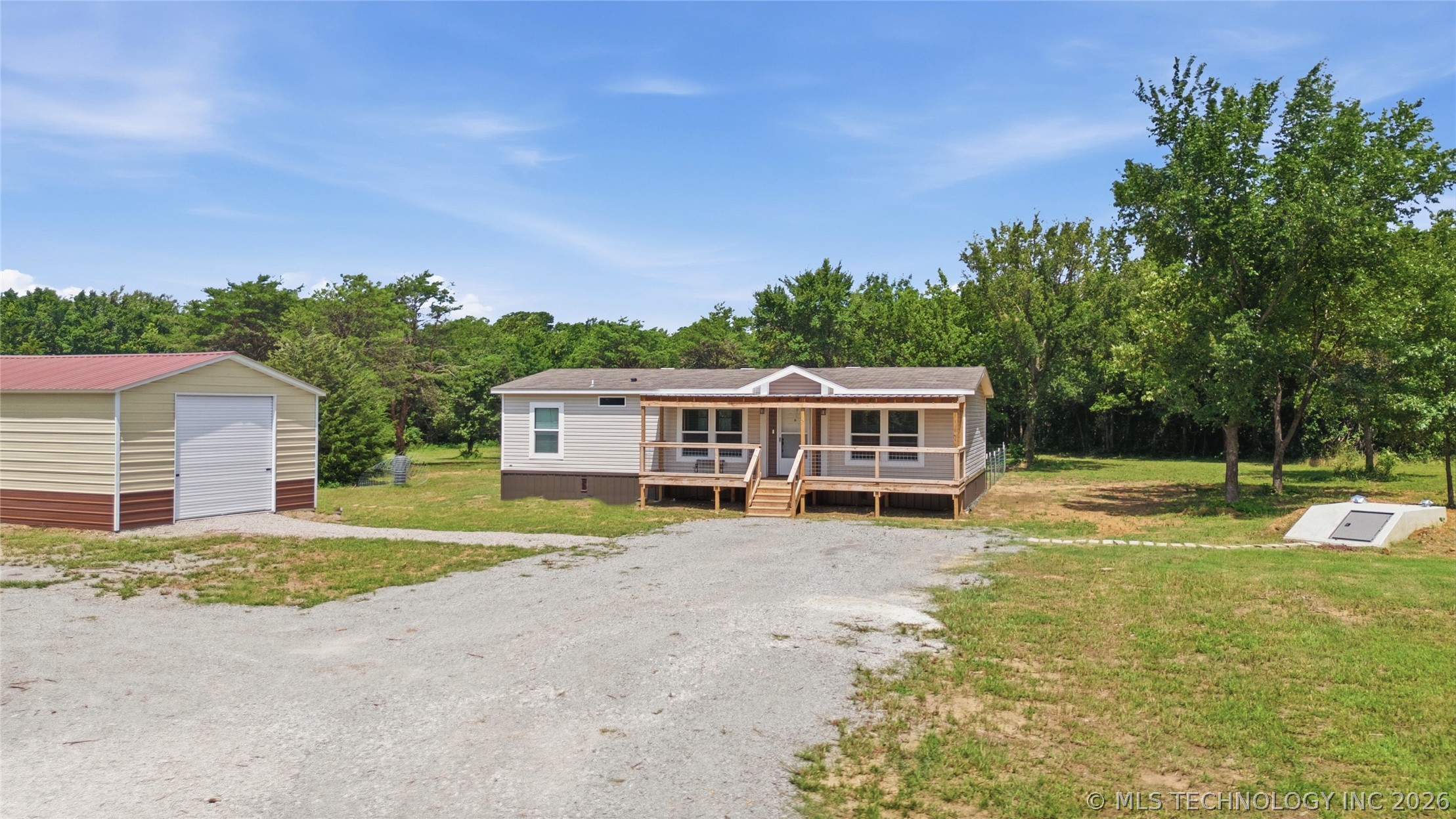 8525 W 510 Road Property Photo 1