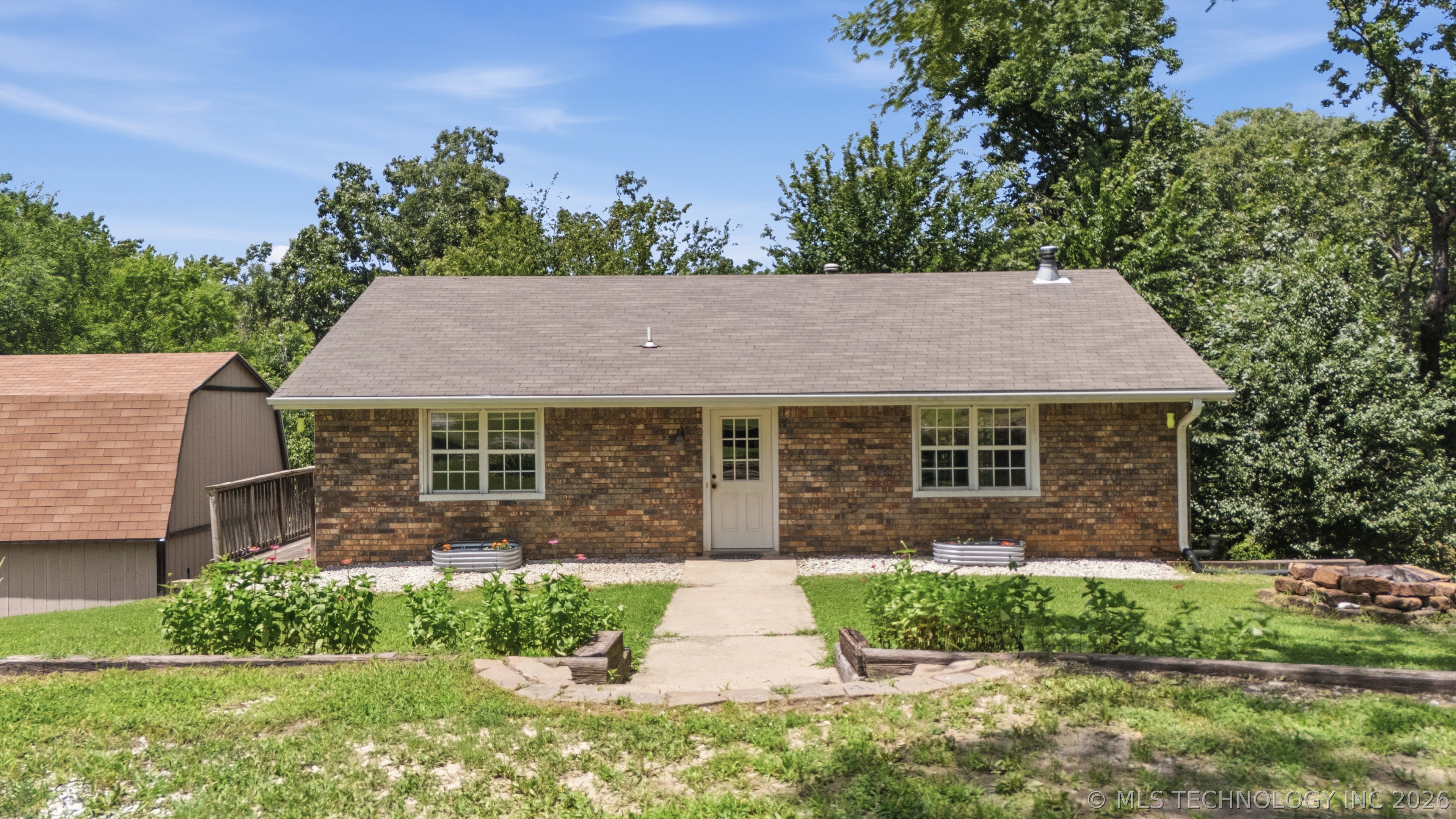 13685 E Crestview Drive Property Photo 1