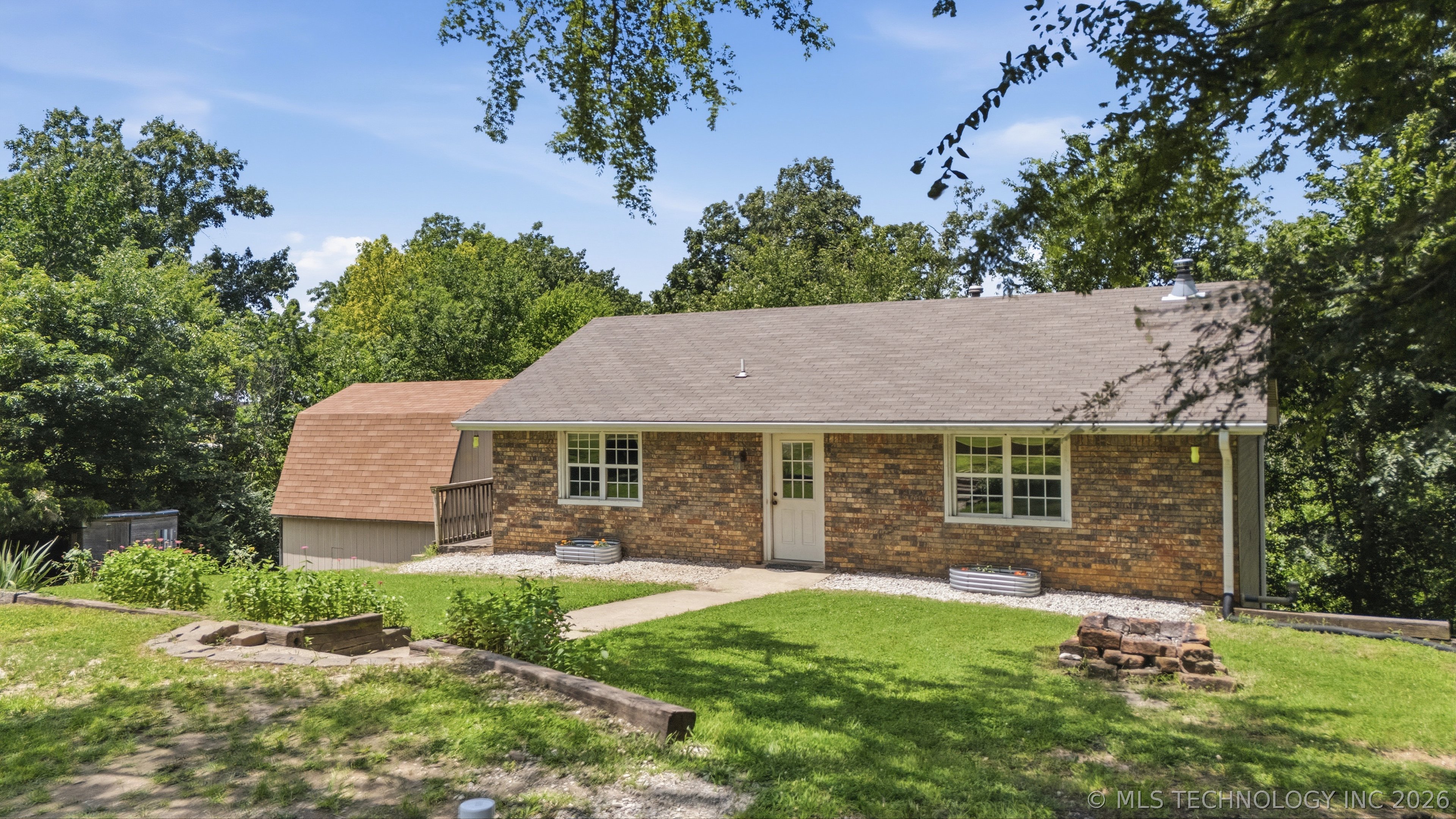 13685 E Crestview Drive Property Photo 2